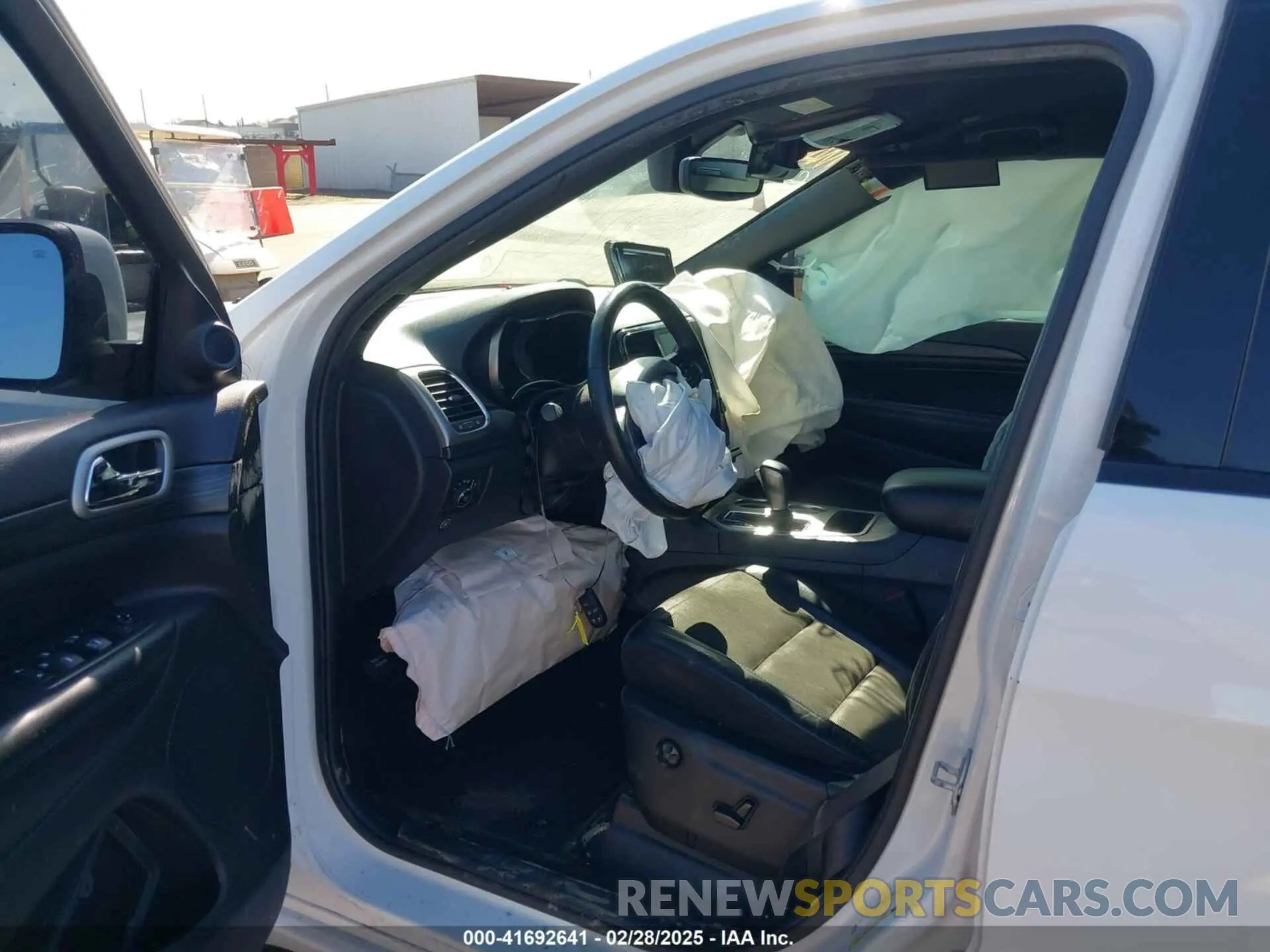 5 Photograph of a damaged car 1C4RJEAG1KC530797 JEEP GRAND CHEROKEE 2019