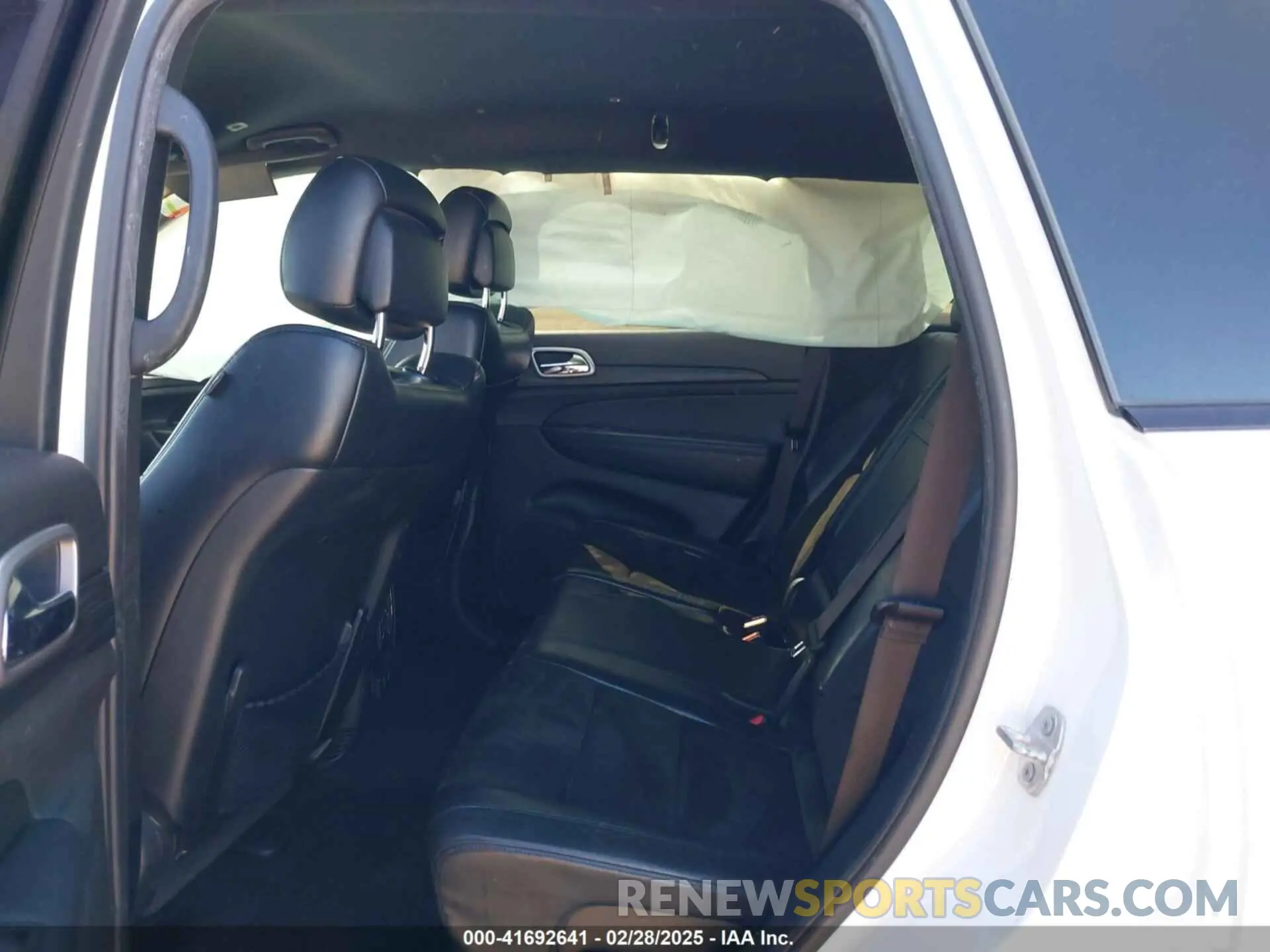 8 Photograph of a damaged car 1C4RJEAG1KC530797 JEEP GRAND CHEROKEE 2019