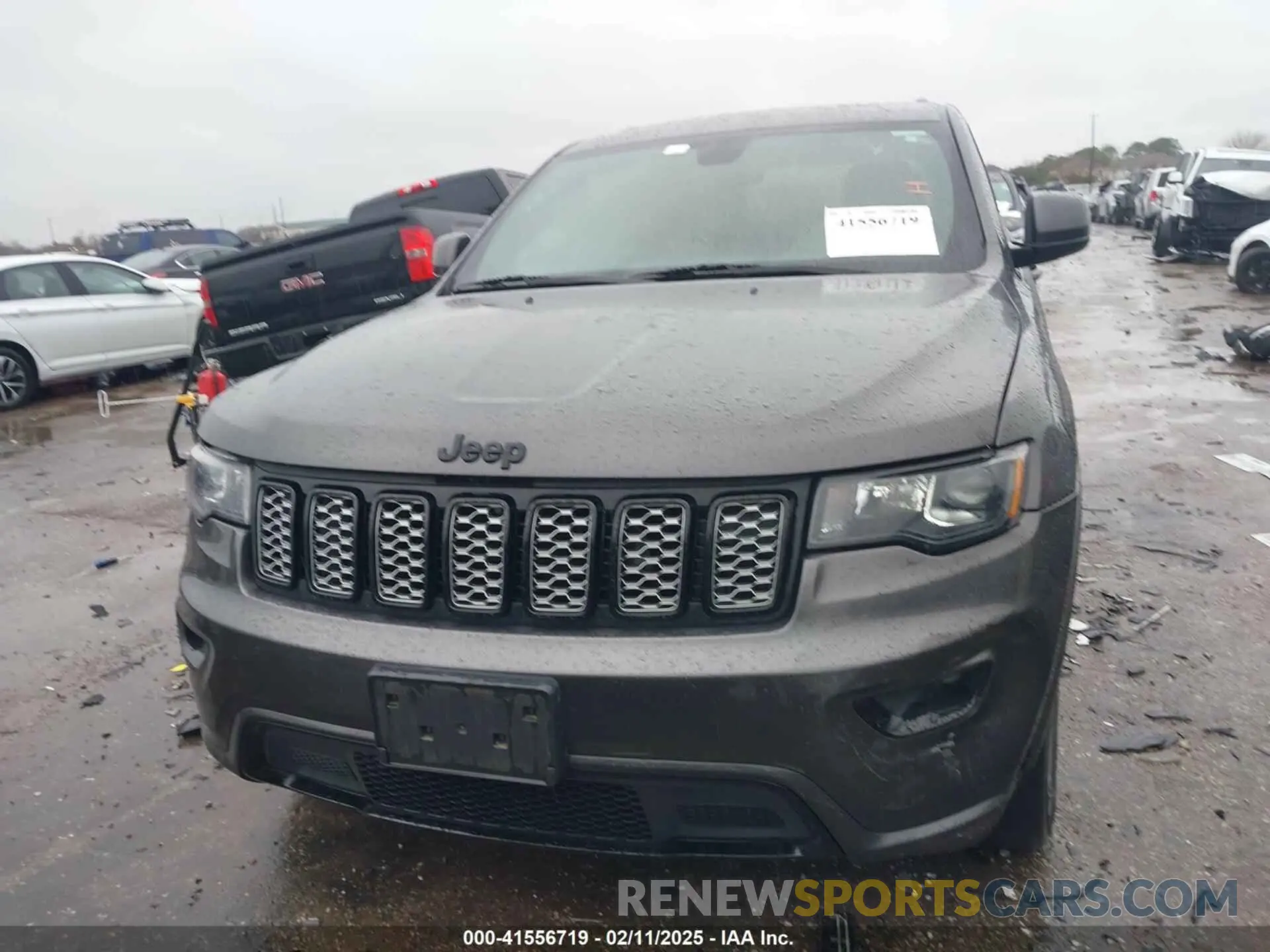 12 Photograph of a damaged car 1C4RJEAG1KC572533 JEEP GRAND CHEROKEE 2019