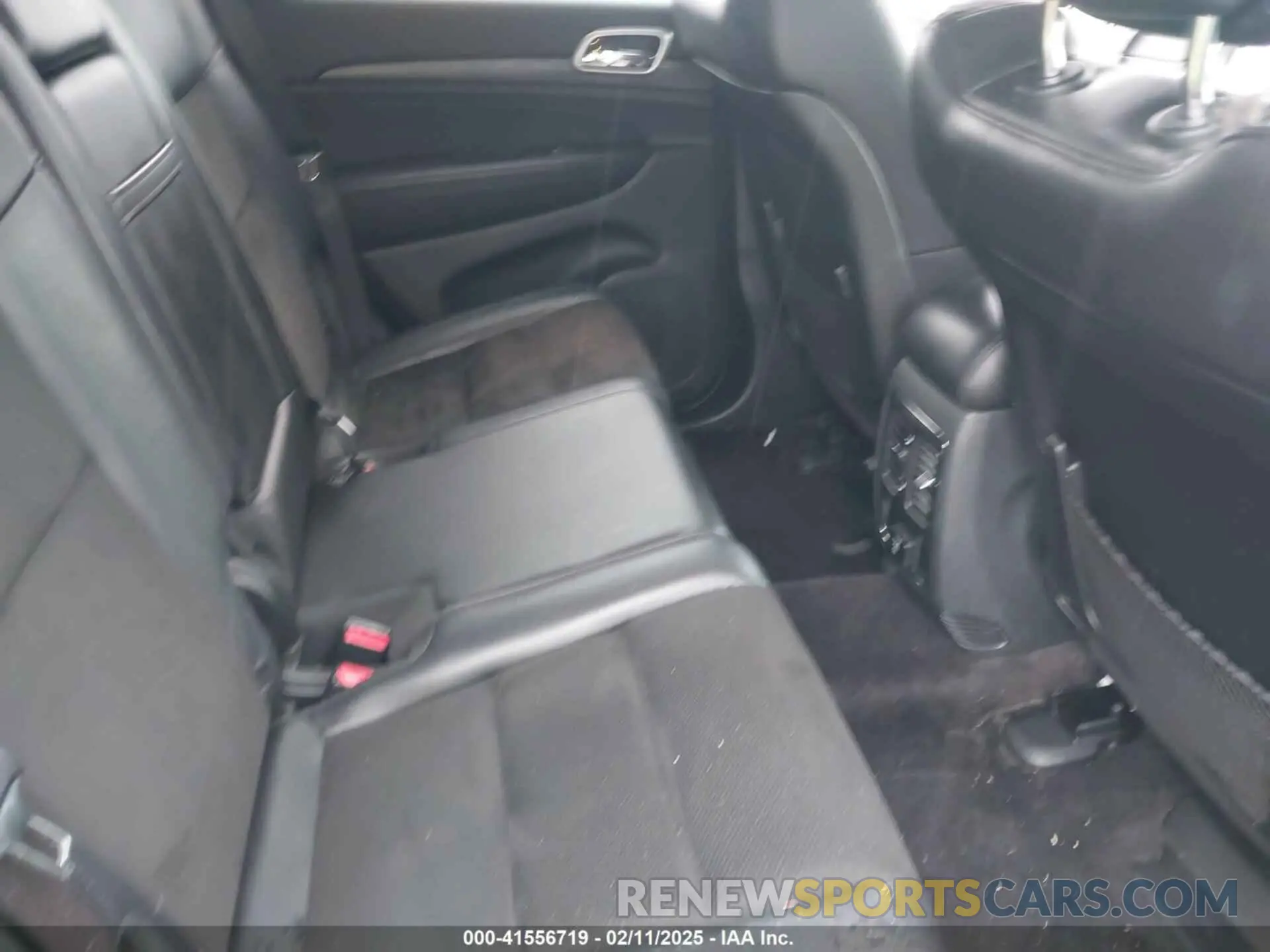8 Photograph of a damaged car 1C4RJEAG1KC572533 JEEP GRAND CHEROKEE 2019
