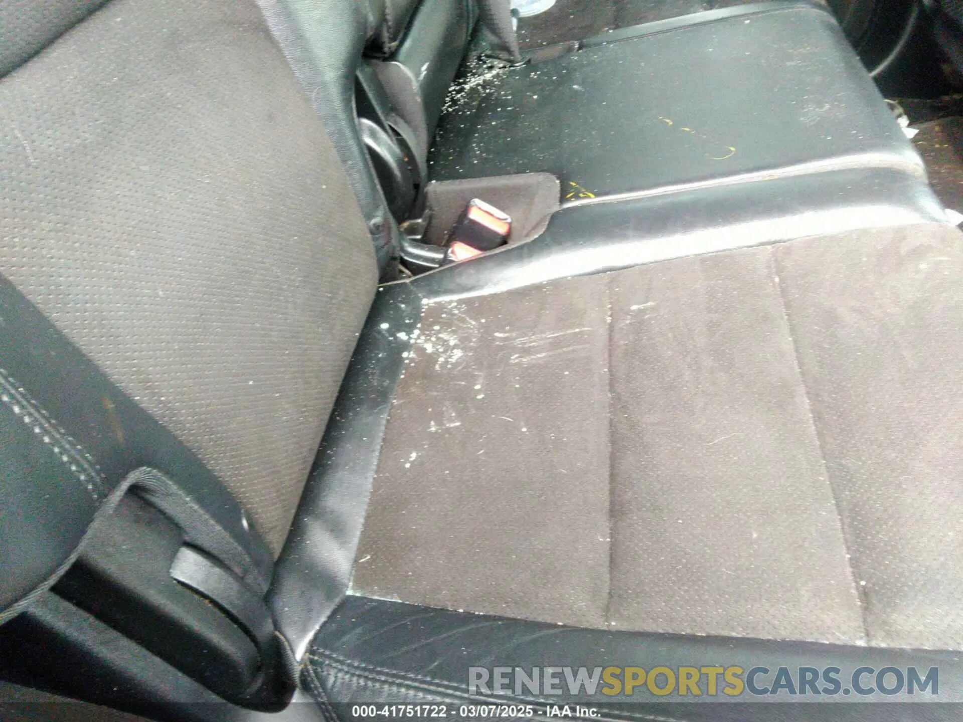 8 Photograph of a damaged car 1C4RJEAG3KC530347 JEEP GRAND CHEROKEE 2019