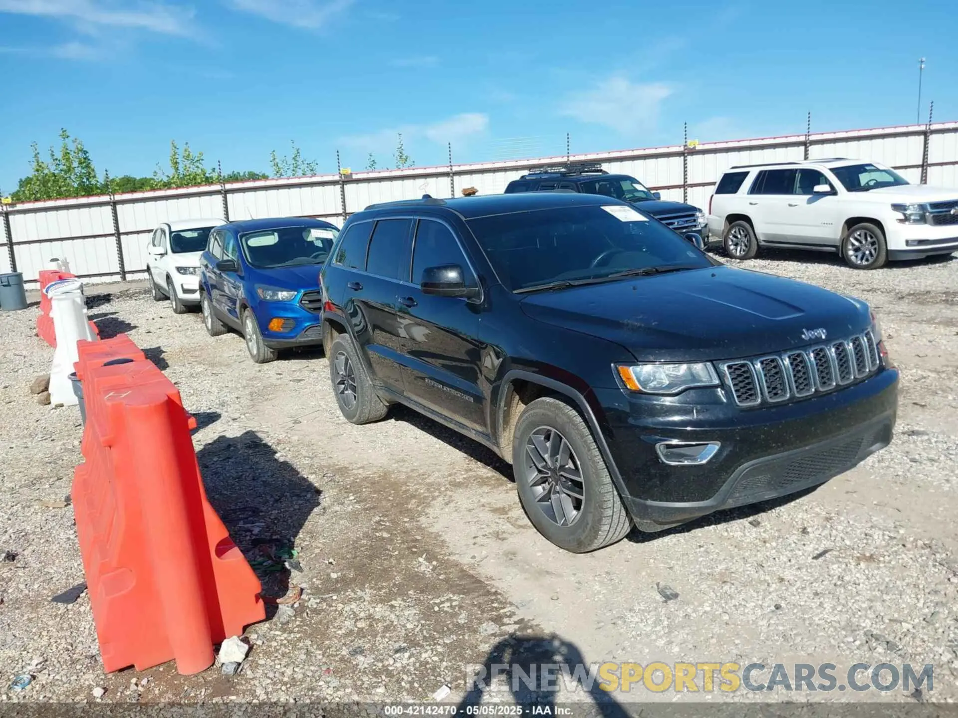 1 Photograph of a damaged car 1C4RJEAG3KC558147 JEEP GRAND CHEROKEE 2019