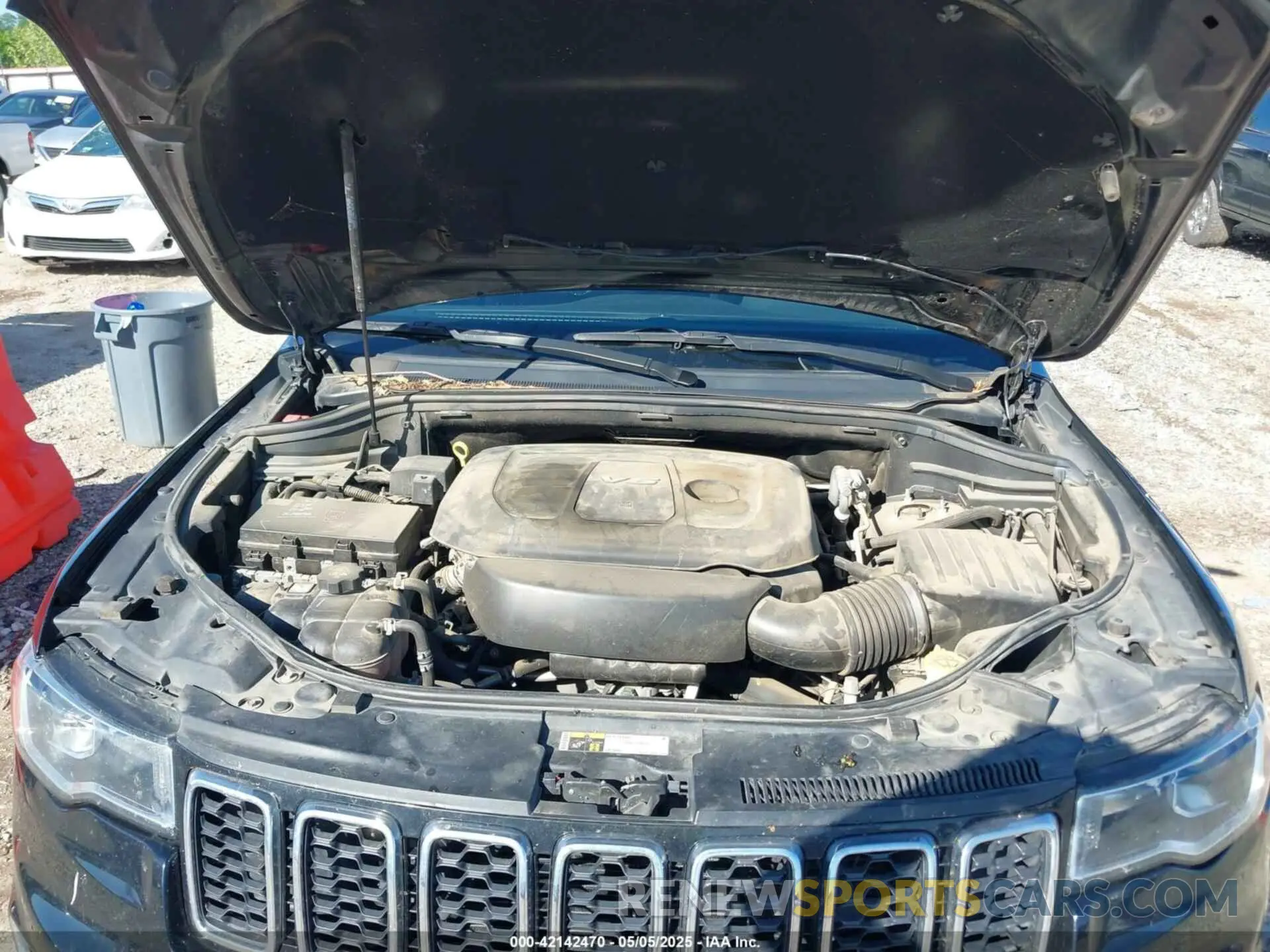 10 Photograph of a damaged car 1C4RJEAG3KC558147 JEEP GRAND CHEROKEE 2019