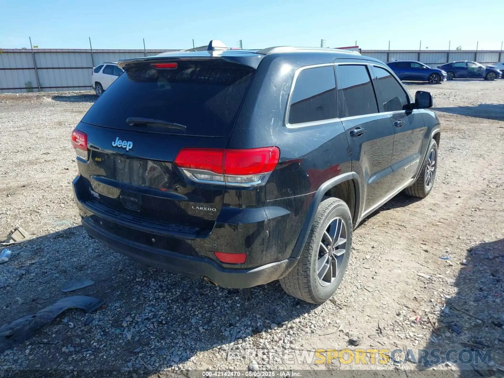 4 Photograph of a damaged car 1C4RJEAG3KC558147 JEEP GRAND CHEROKEE 2019