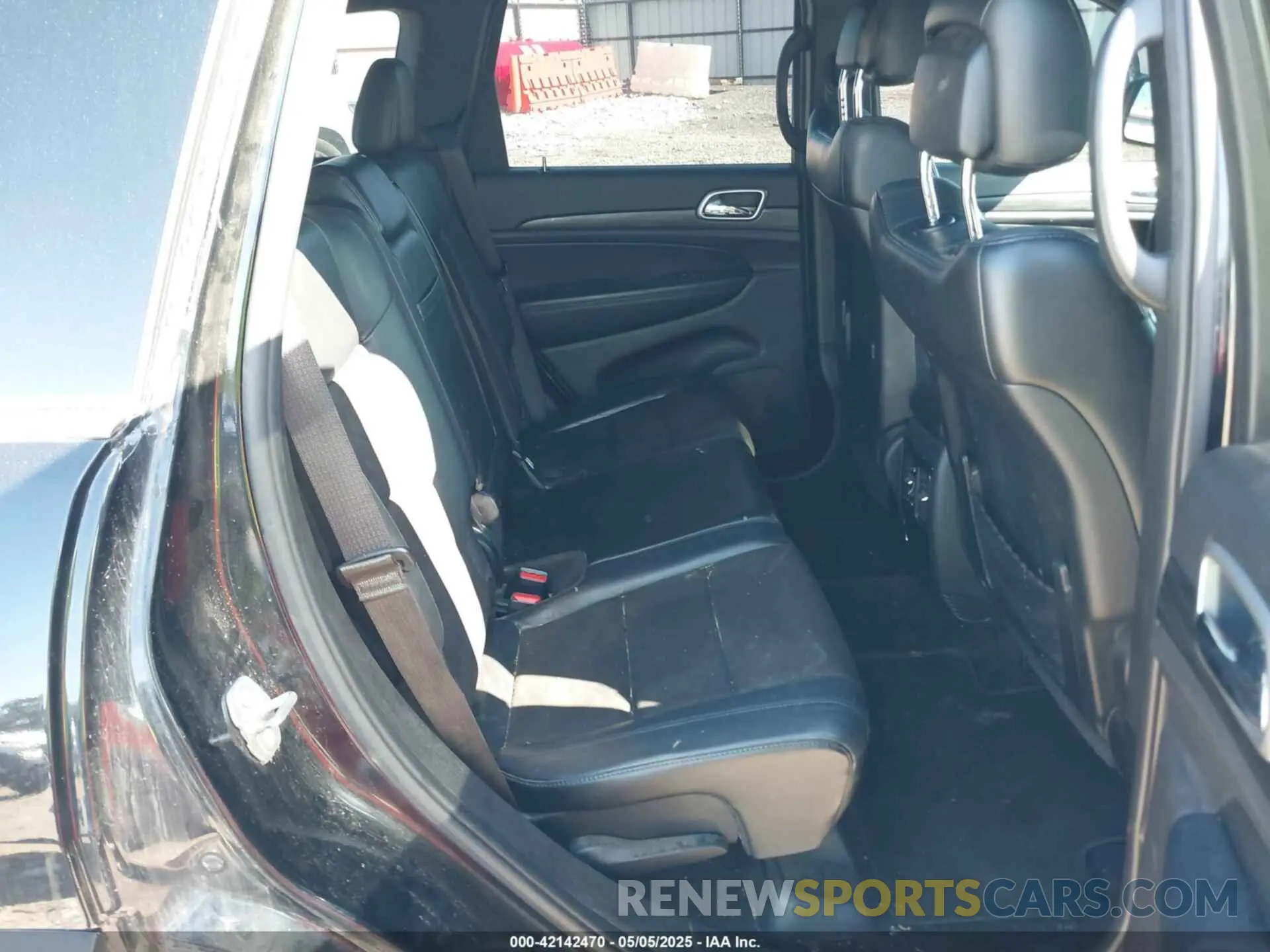 8 Photograph of a damaged car 1C4RJEAG3KC558147 JEEP GRAND CHEROKEE 2019