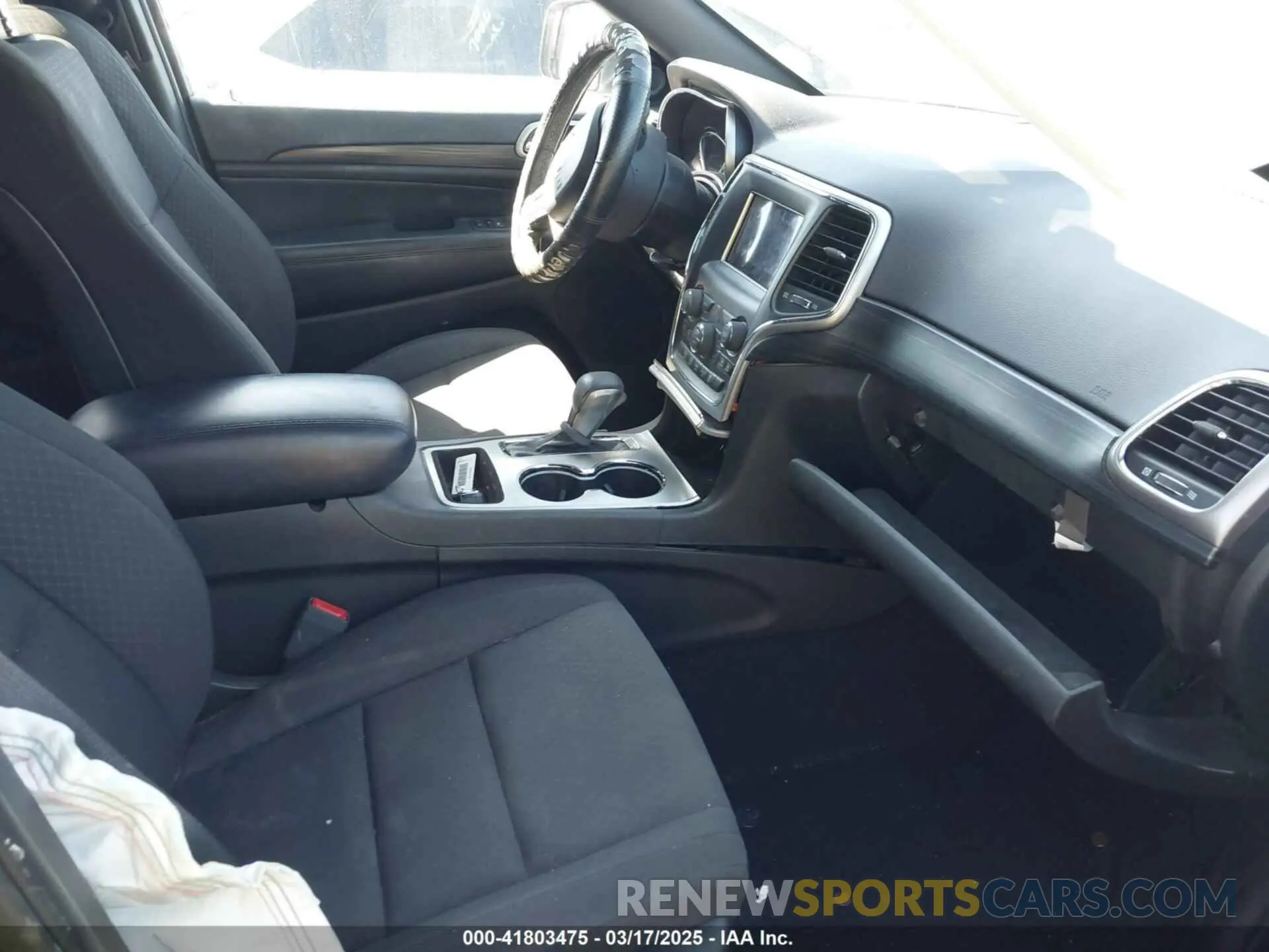 5 Photograph of a damaged car 1C4RJEAG3KC650035 JEEP GRAND CHEROKEE 2019