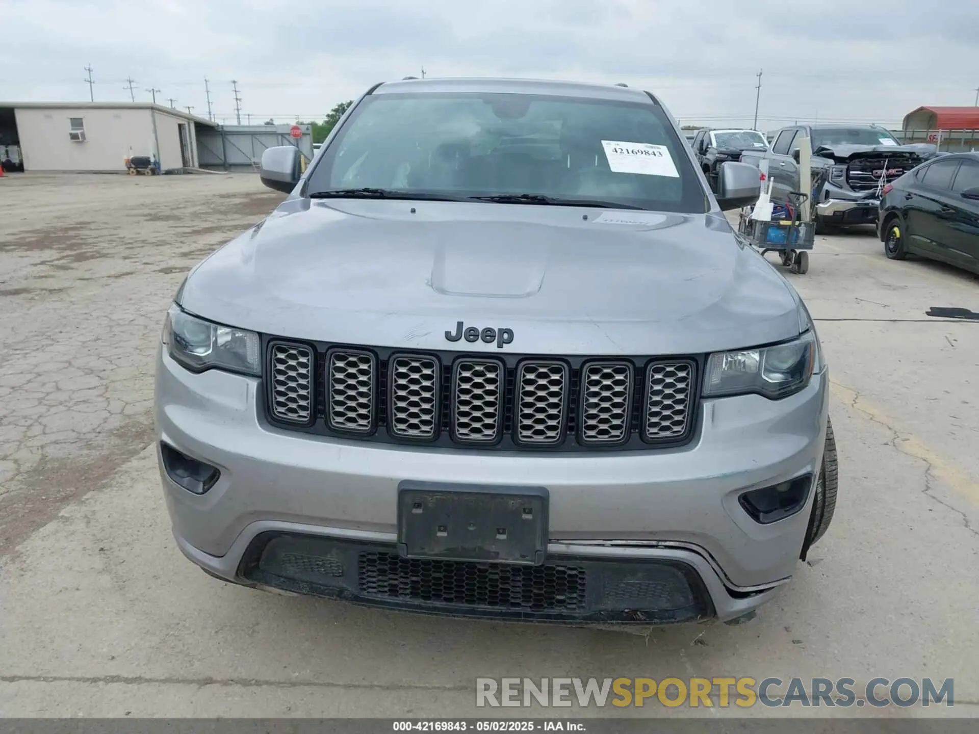 11 Photograph of a damaged car 1C4RJEAG3KC672617 JEEP GRAND CHEROKEE 2019