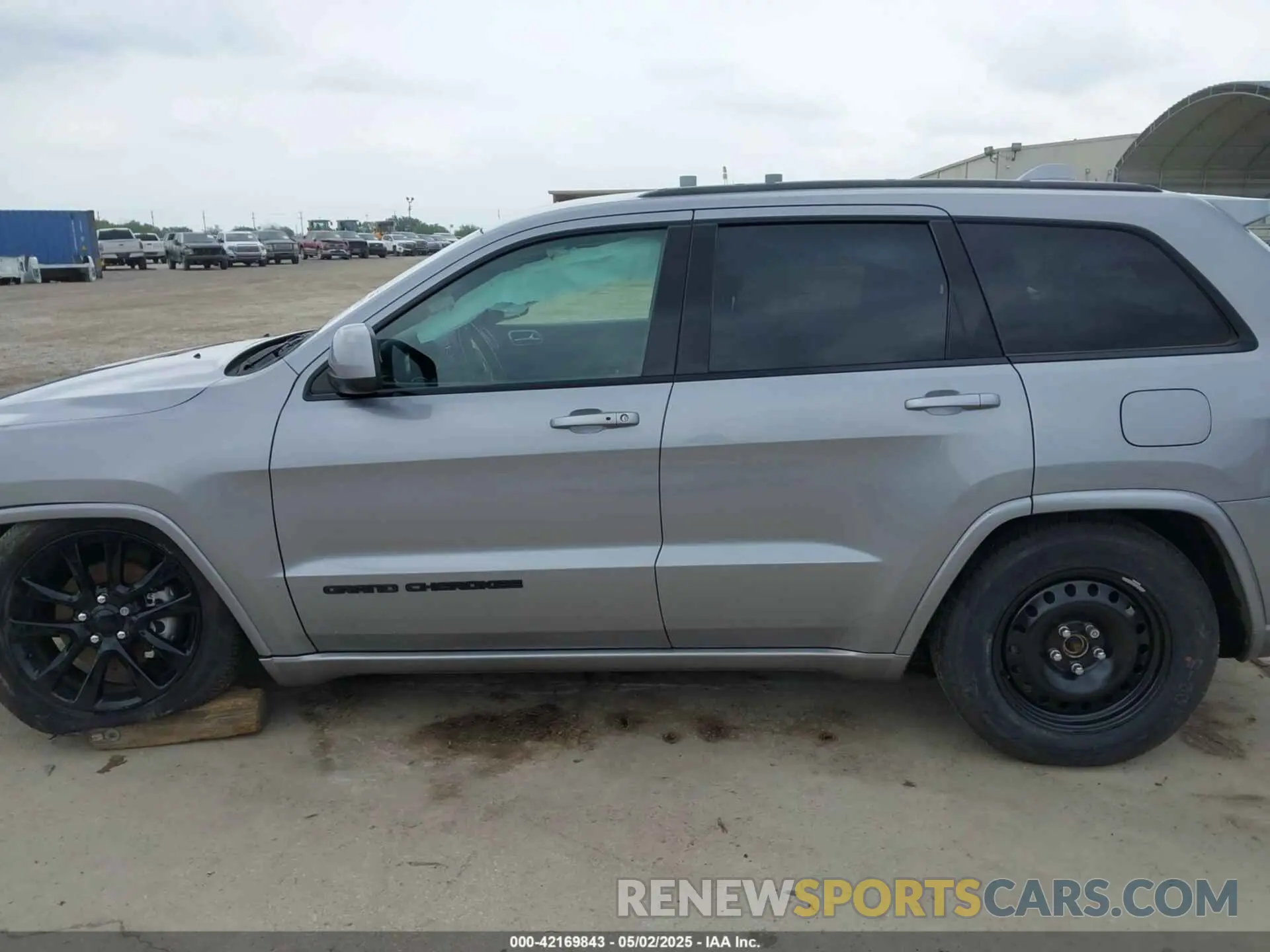 13 Photograph of a damaged car 1C4RJEAG3KC672617 JEEP GRAND CHEROKEE 2019