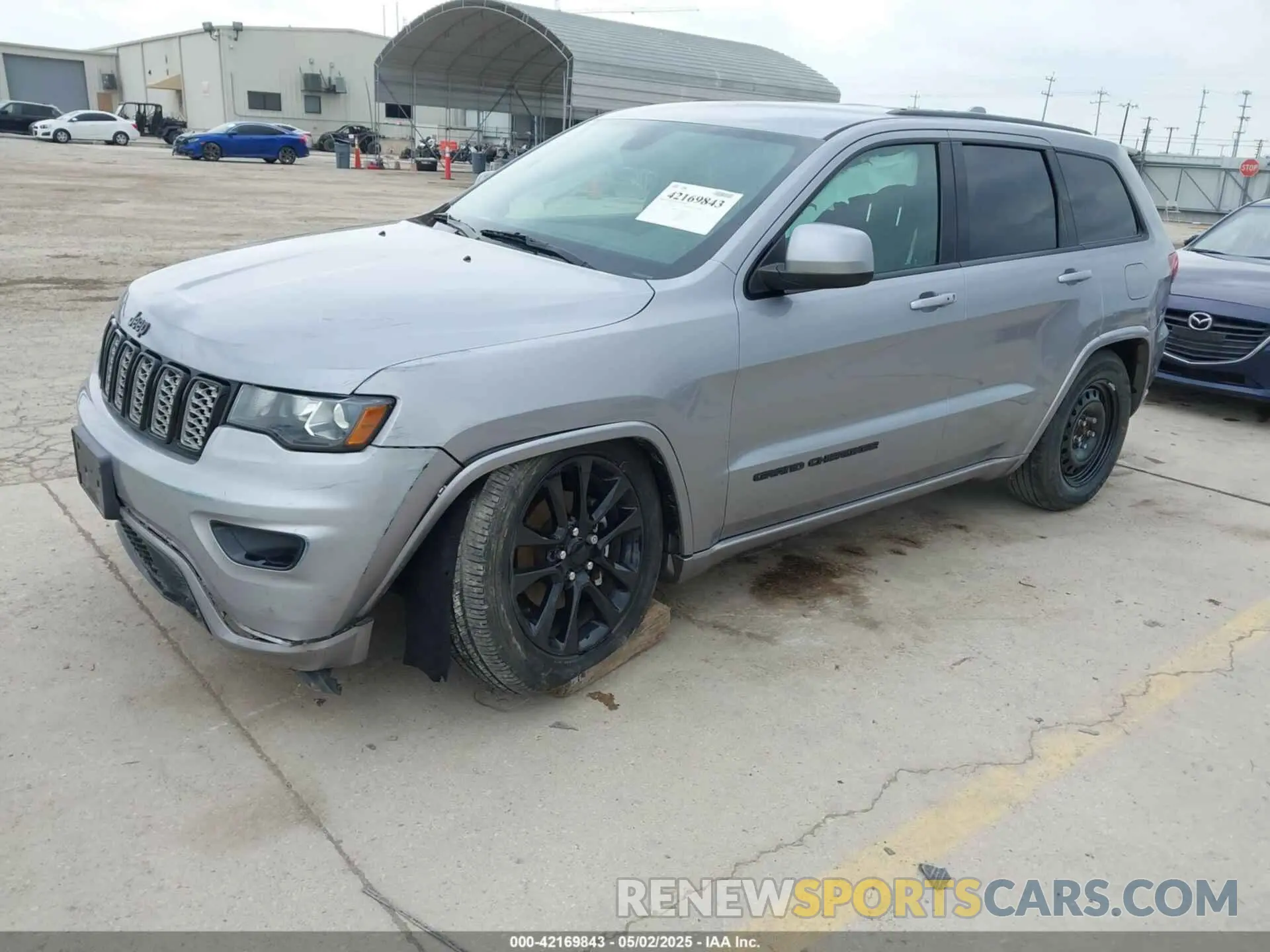 2 Photograph of a damaged car 1C4RJEAG3KC672617 JEEP GRAND CHEROKEE 2019