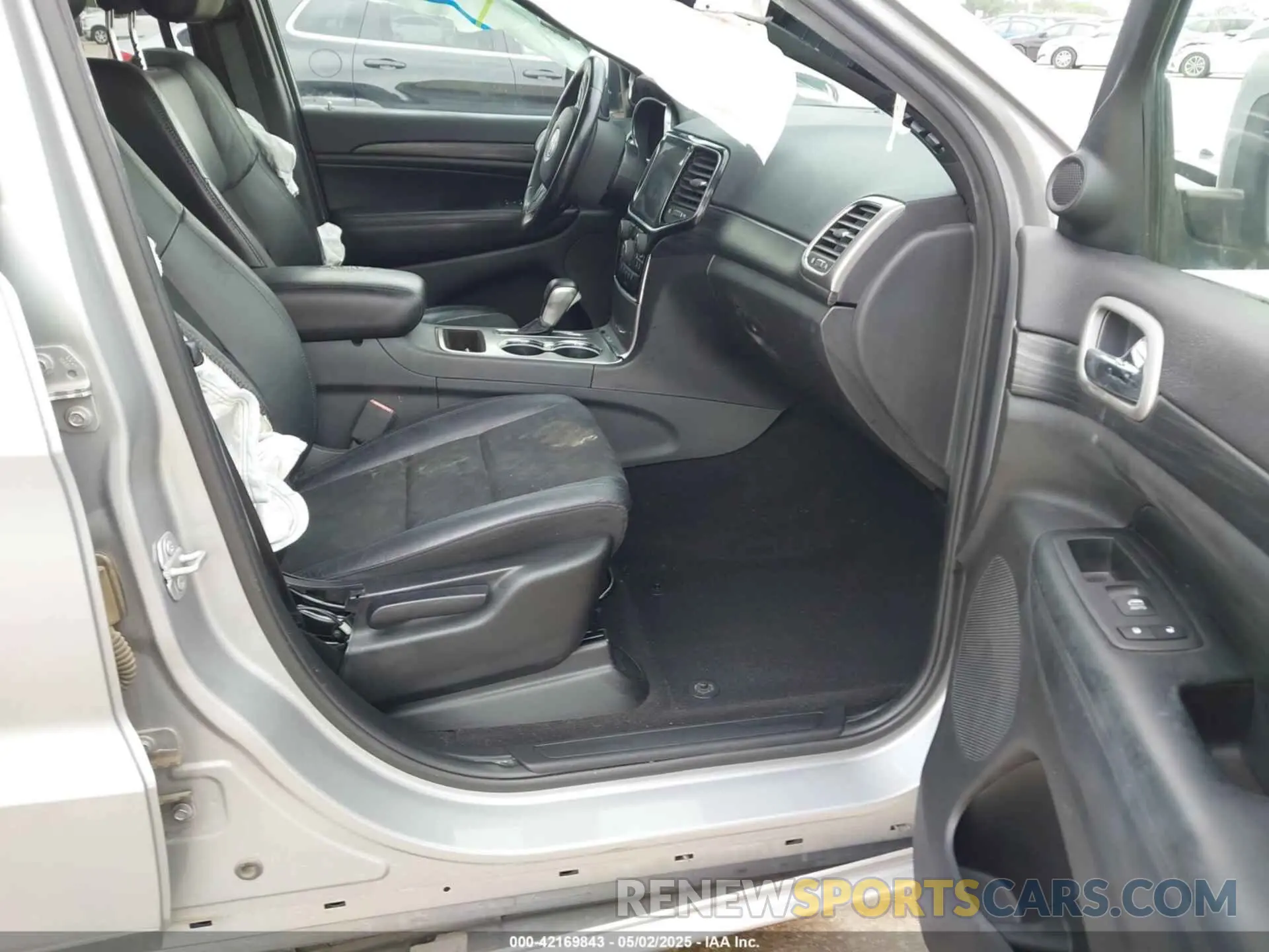 5 Photograph of a damaged car 1C4RJEAG3KC672617 JEEP GRAND CHEROKEE 2019
