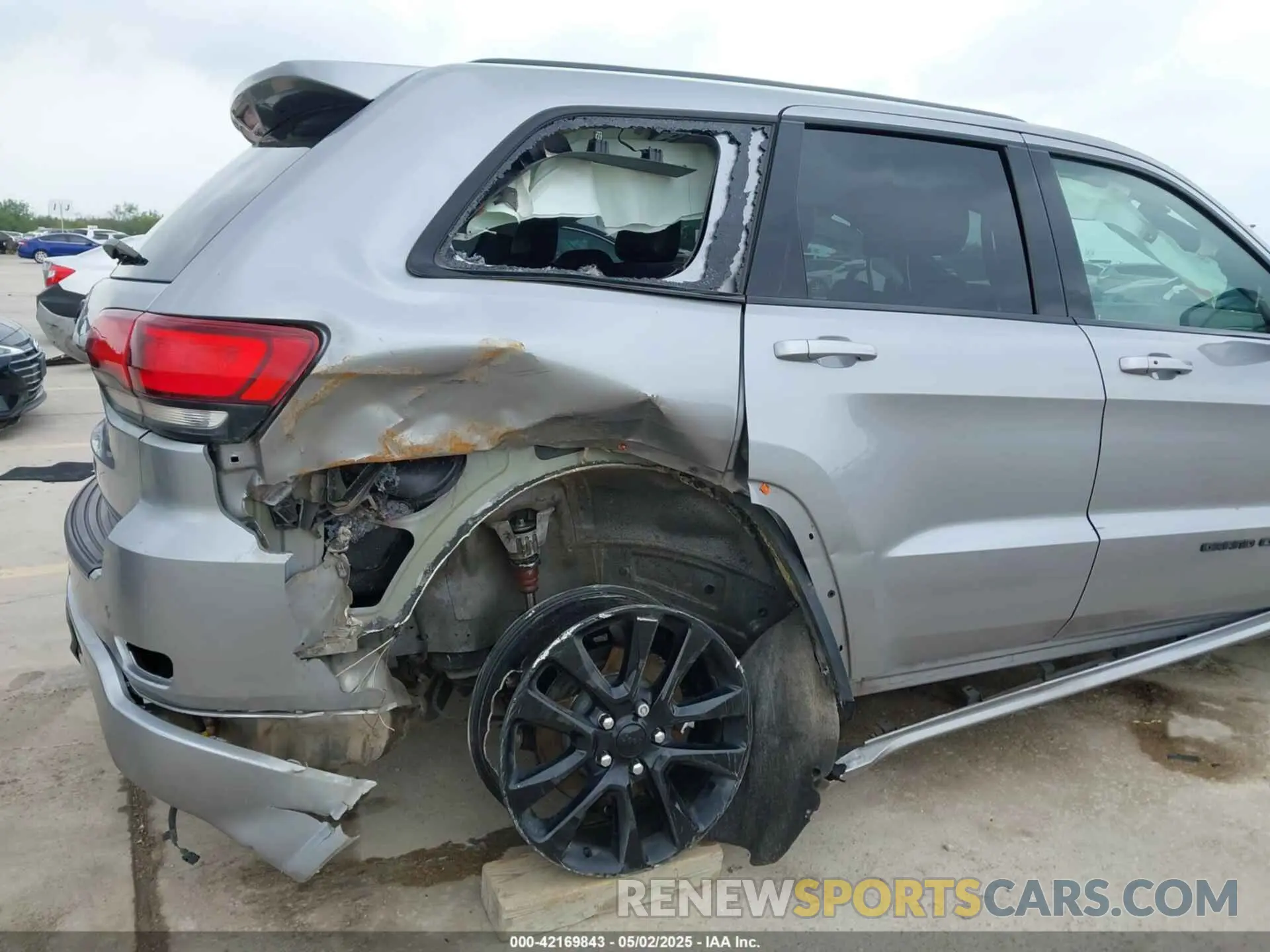 6 Photograph of a damaged car 1C4RJEAG3KC672617 JEEP GRAND CHEROKEE 2019