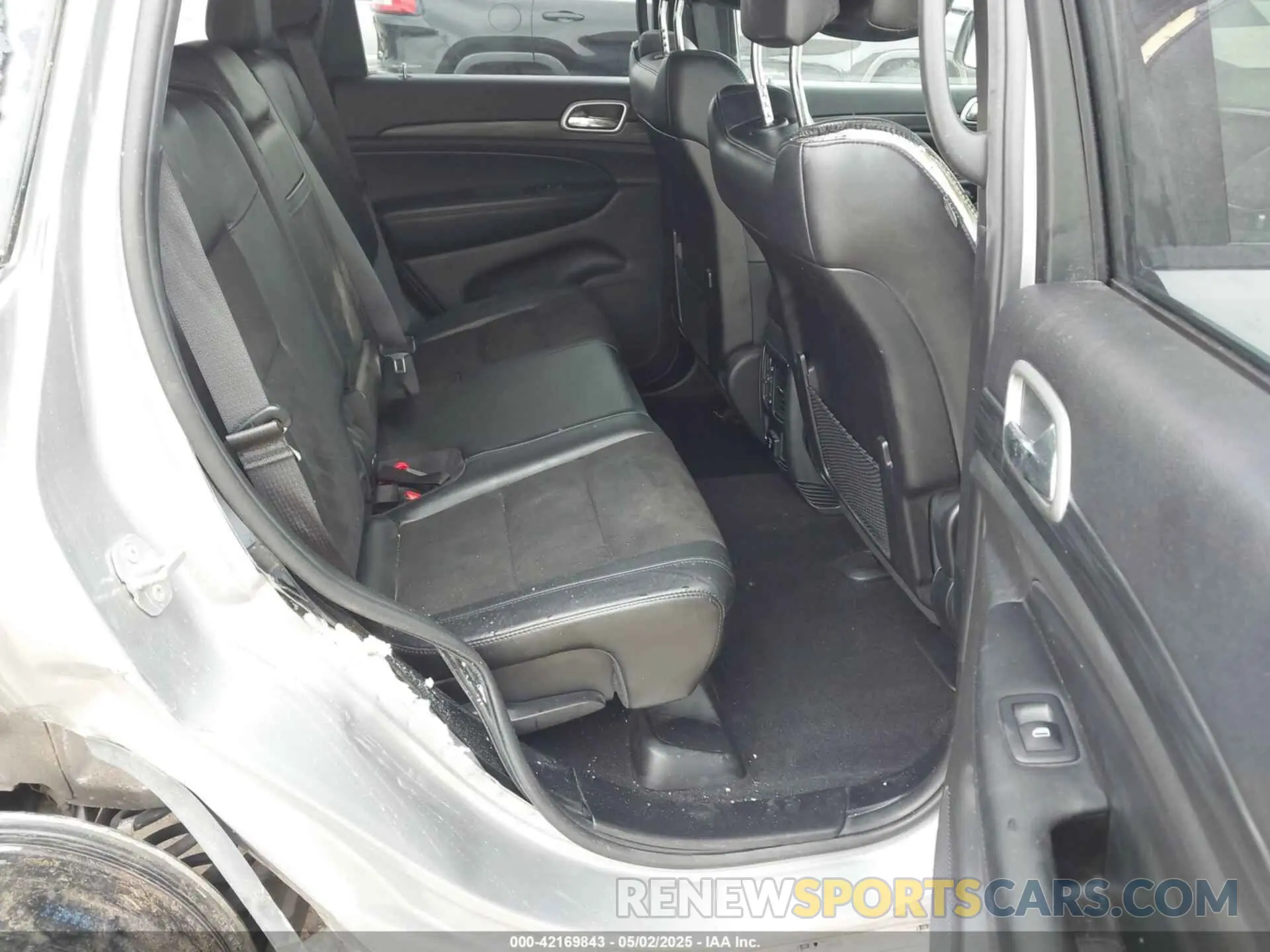 8 Photograph of a damaged car 1C4RJEAG3KC672617 JEEP GRAND CHEROKEE 2019