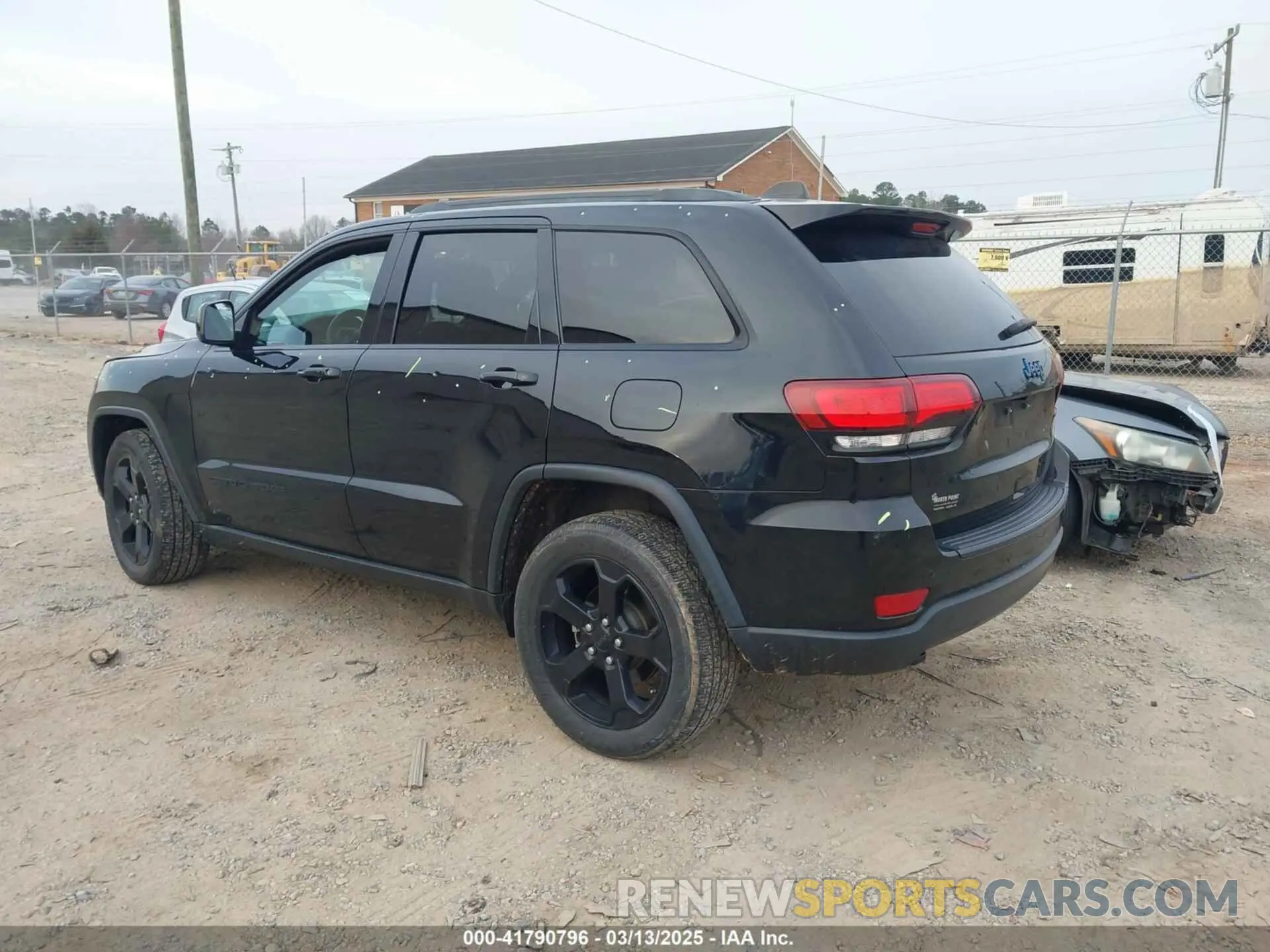 3 Photograph of a damaged car 1C4RJEAG3KC816988 JEEP GRAND CHEROKEE 2019