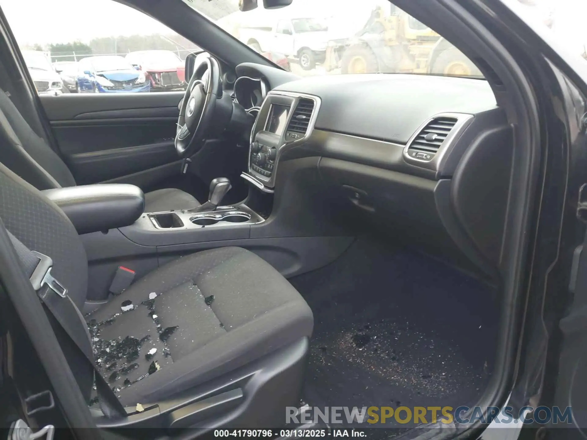 5 Photograph of a damaged car 1C4RJEAG3KC816988 JEEP GRAND CHEROKEE 2019