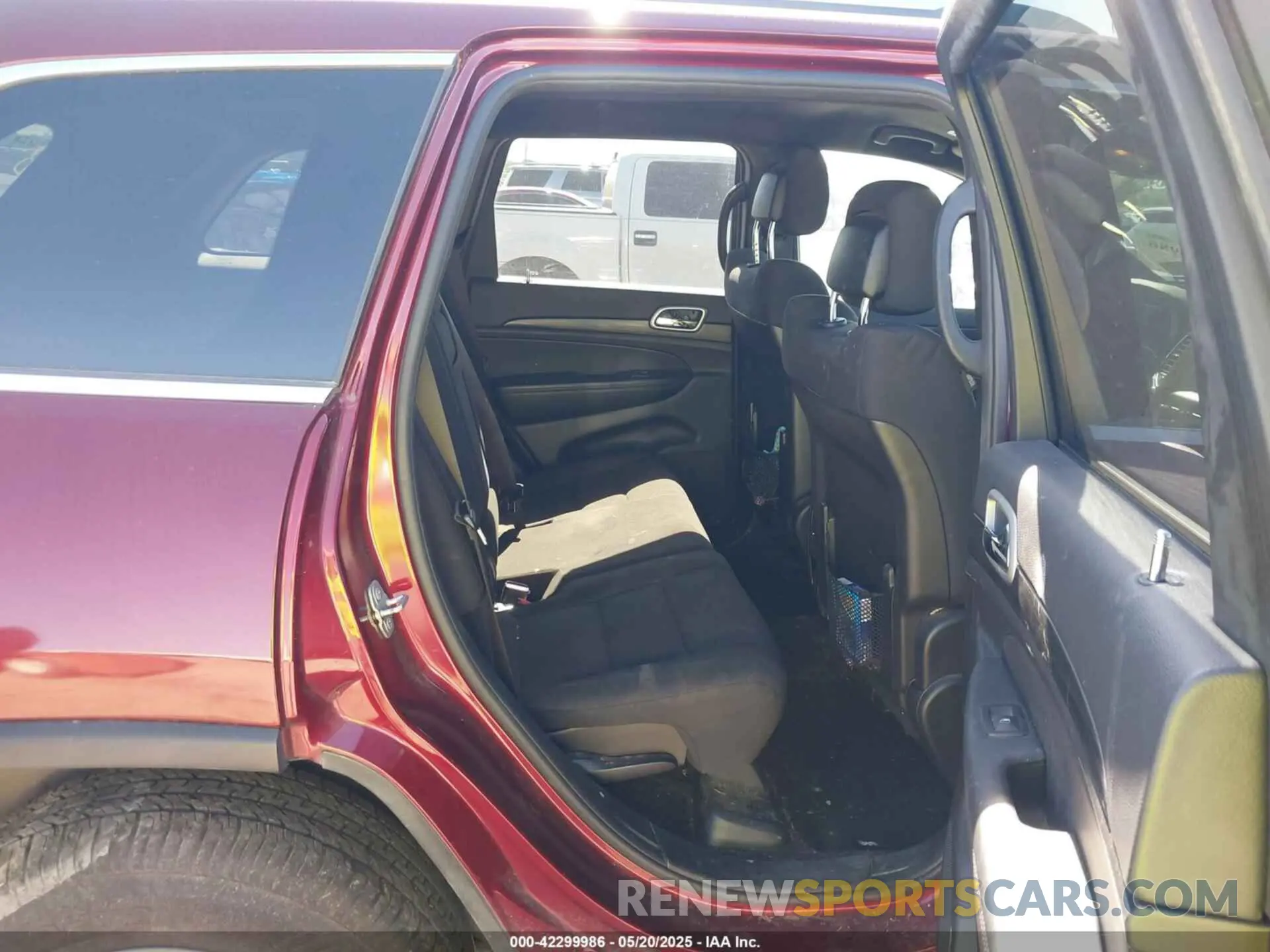 8 Photograph of a damaged car 1C4RJEAG3KC851756 JEEP GRAND CHEROKEE 2019