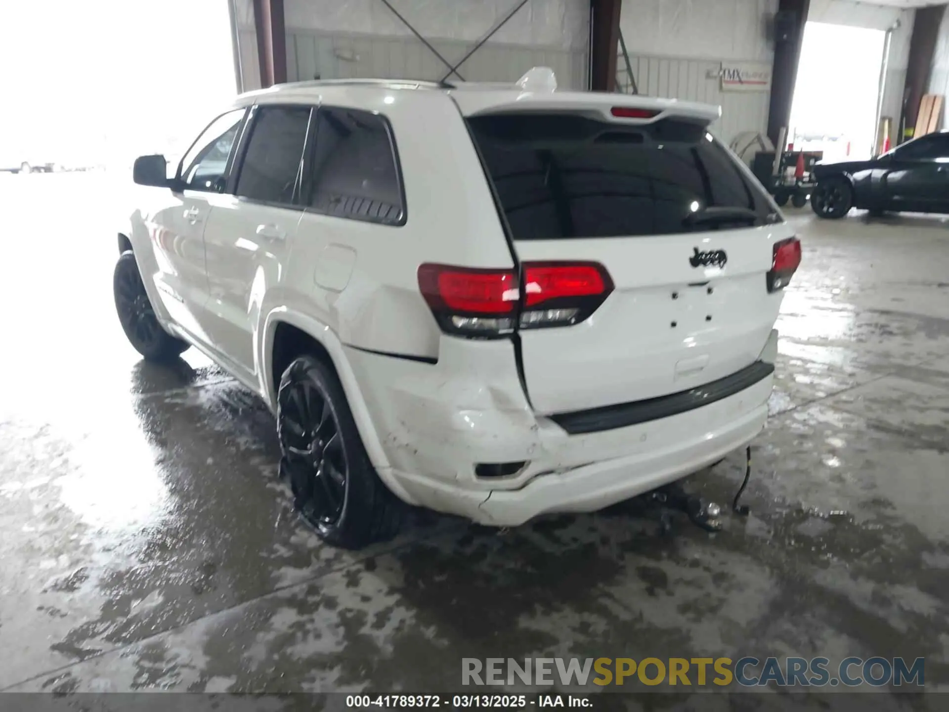 3 Photograph of a damaged car 1C4RJEAG4KC673422 JEEP GRAND CHEROKEE 2019