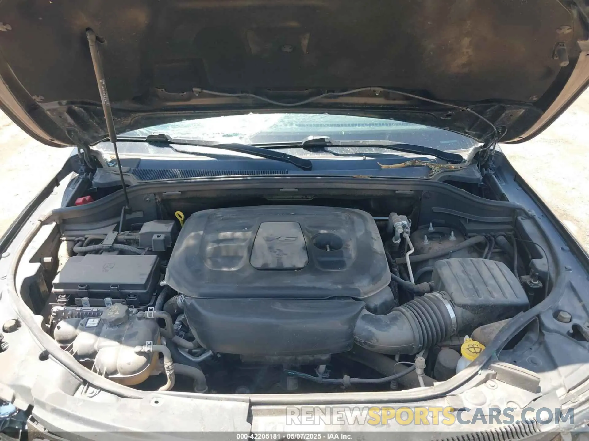 10 Photograph of a damaged car 1C4RJEAG4KC690043 JEEP GRAND CHEROKEE 2019