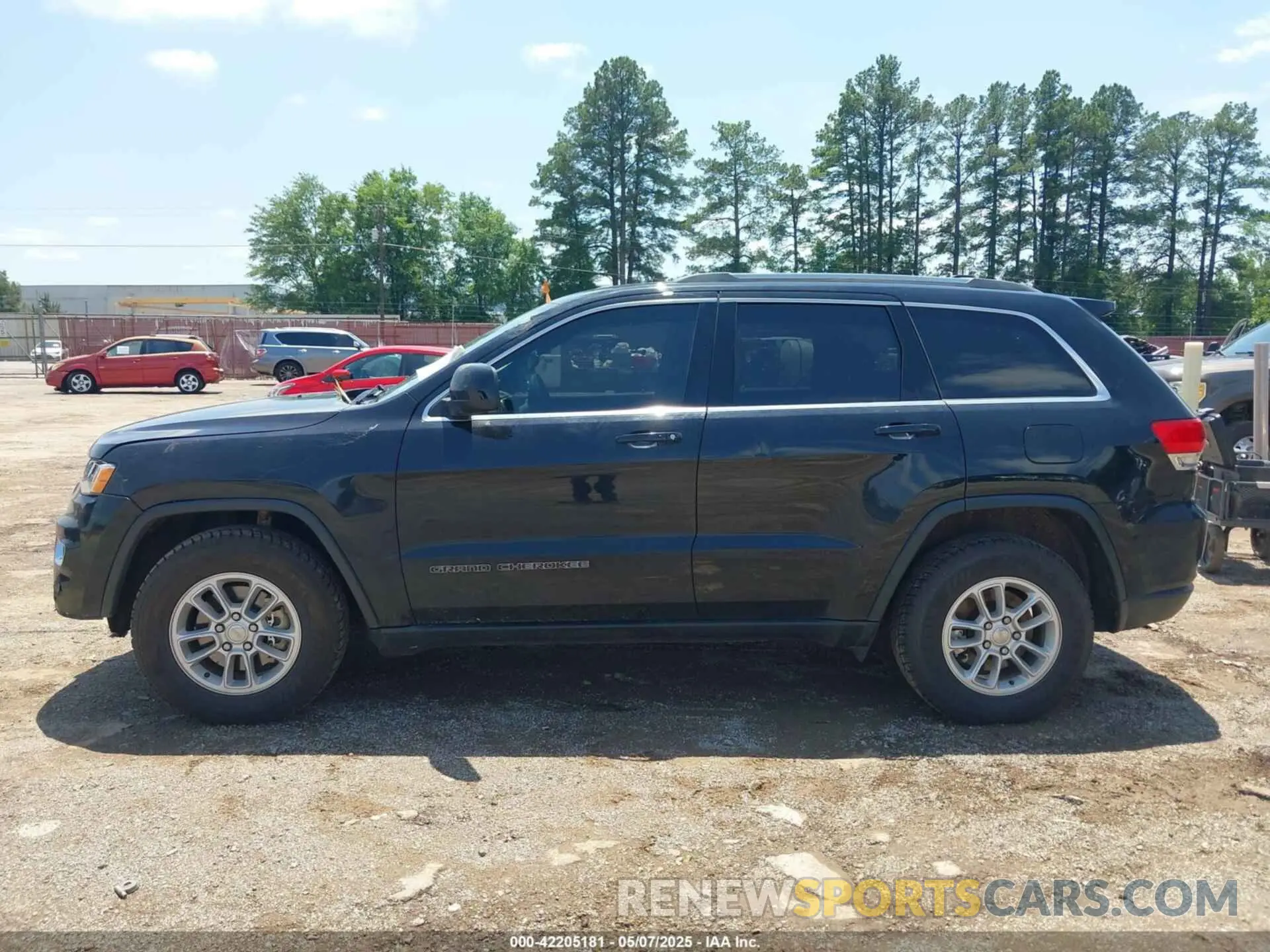 14 Photograph of a damaged car 1C4RJEAG4KC690043 JEEP GRAND CHEROKEE 2019