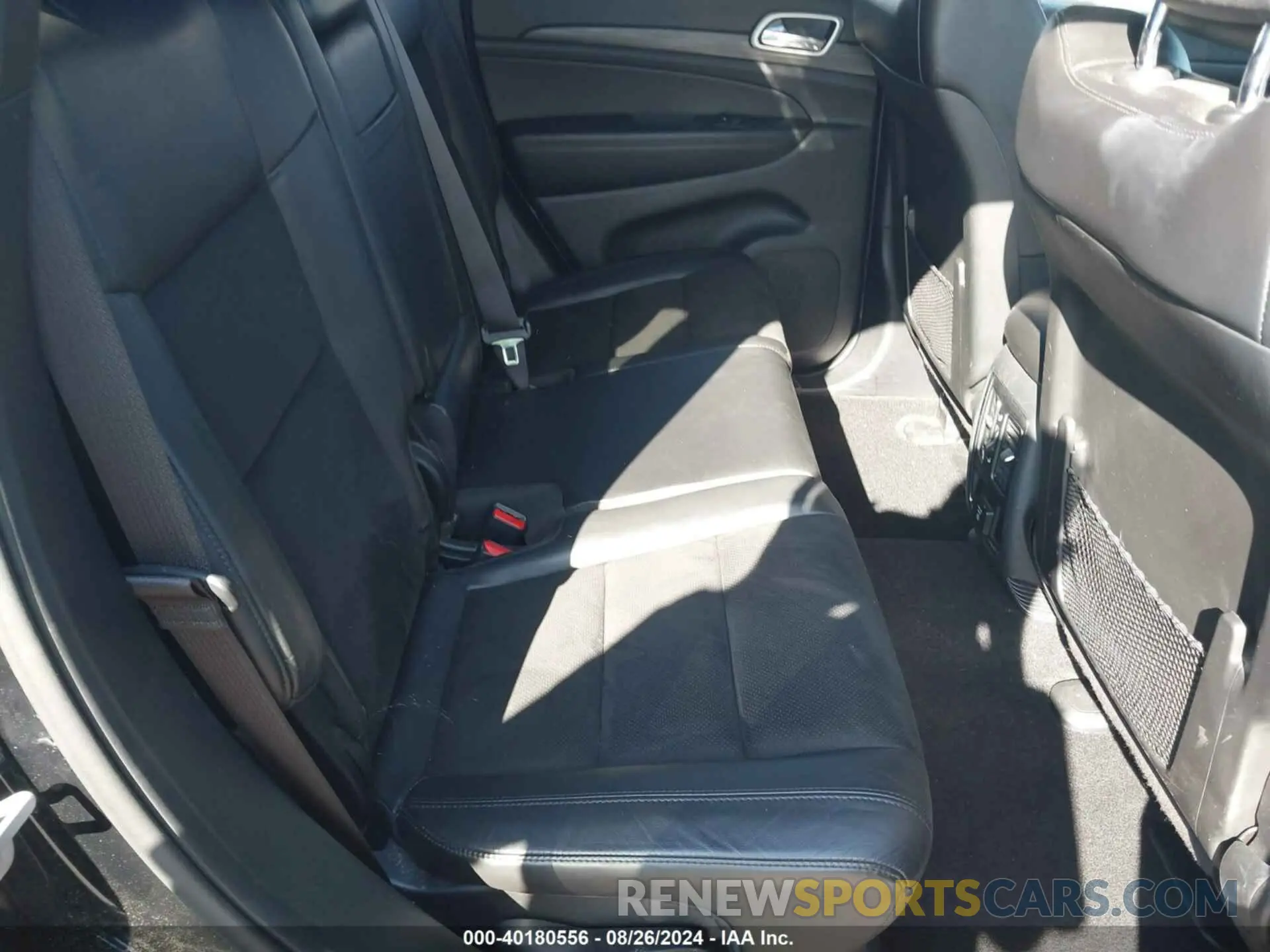 8 Photograph of a damaged car 1C4RJEAG4KC819947 JEEP GRAND CHEROKEE 2019