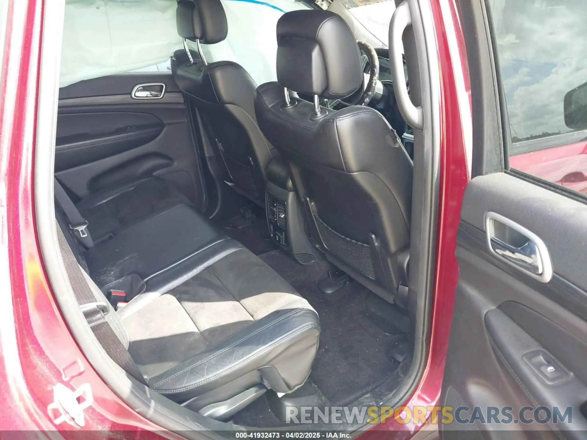 8 Photograph of a damaged car 1C4RJEAG5KC580229 JEEP GRAND CHEROKEE 2019