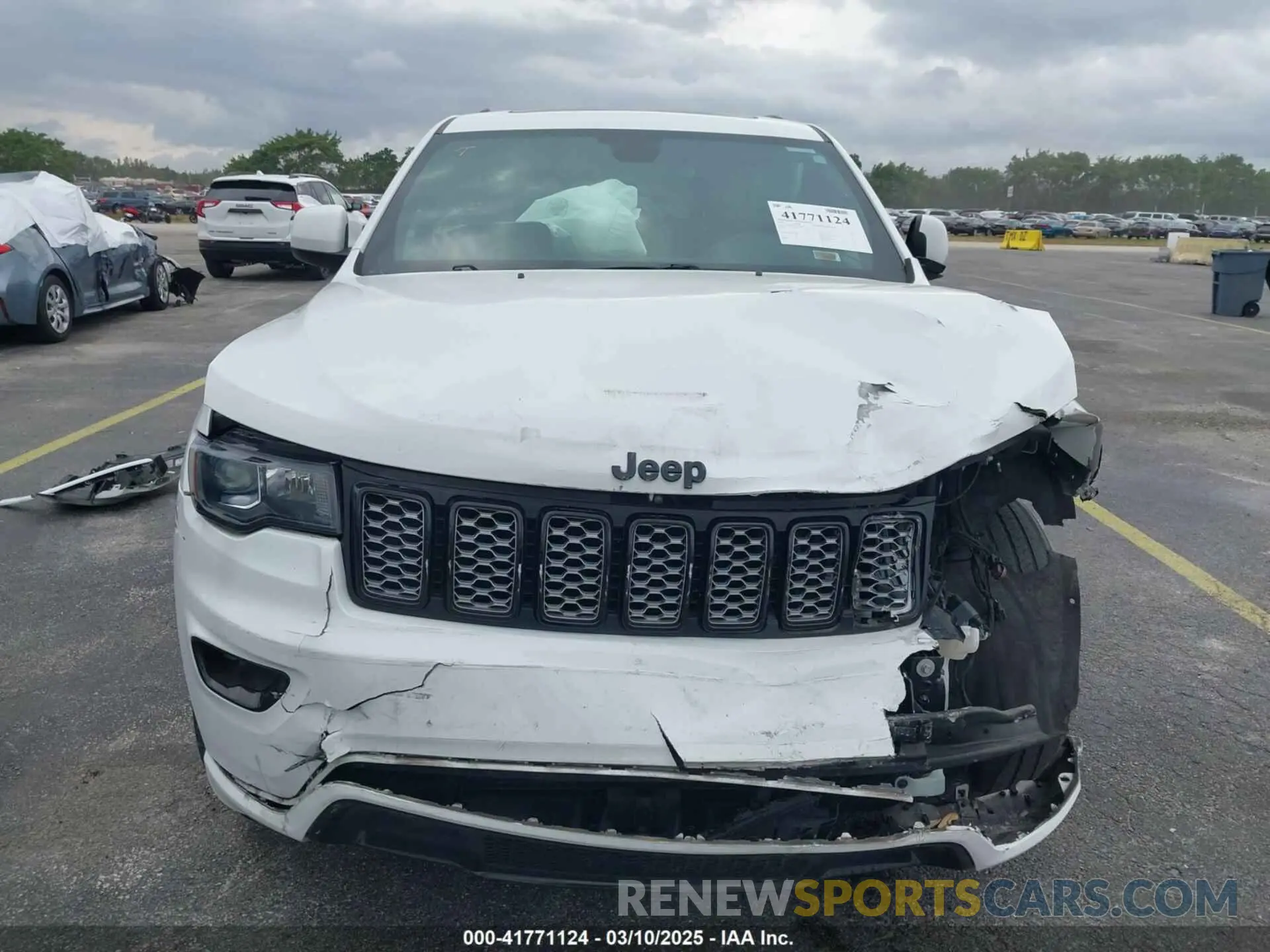 13 Photograph of a damaged car 1C4RJEAG5KC776459 JEEP GRAND CHEROKEE 2019