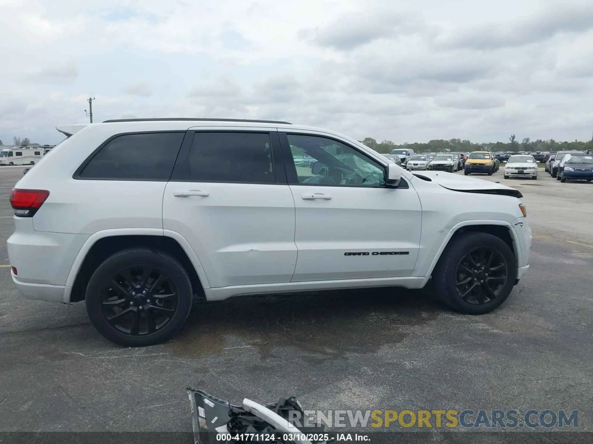 14 Photograph of a damaged car 1C4RJEAG5KC776459 JEEP GRAND CHEROKEE 2019