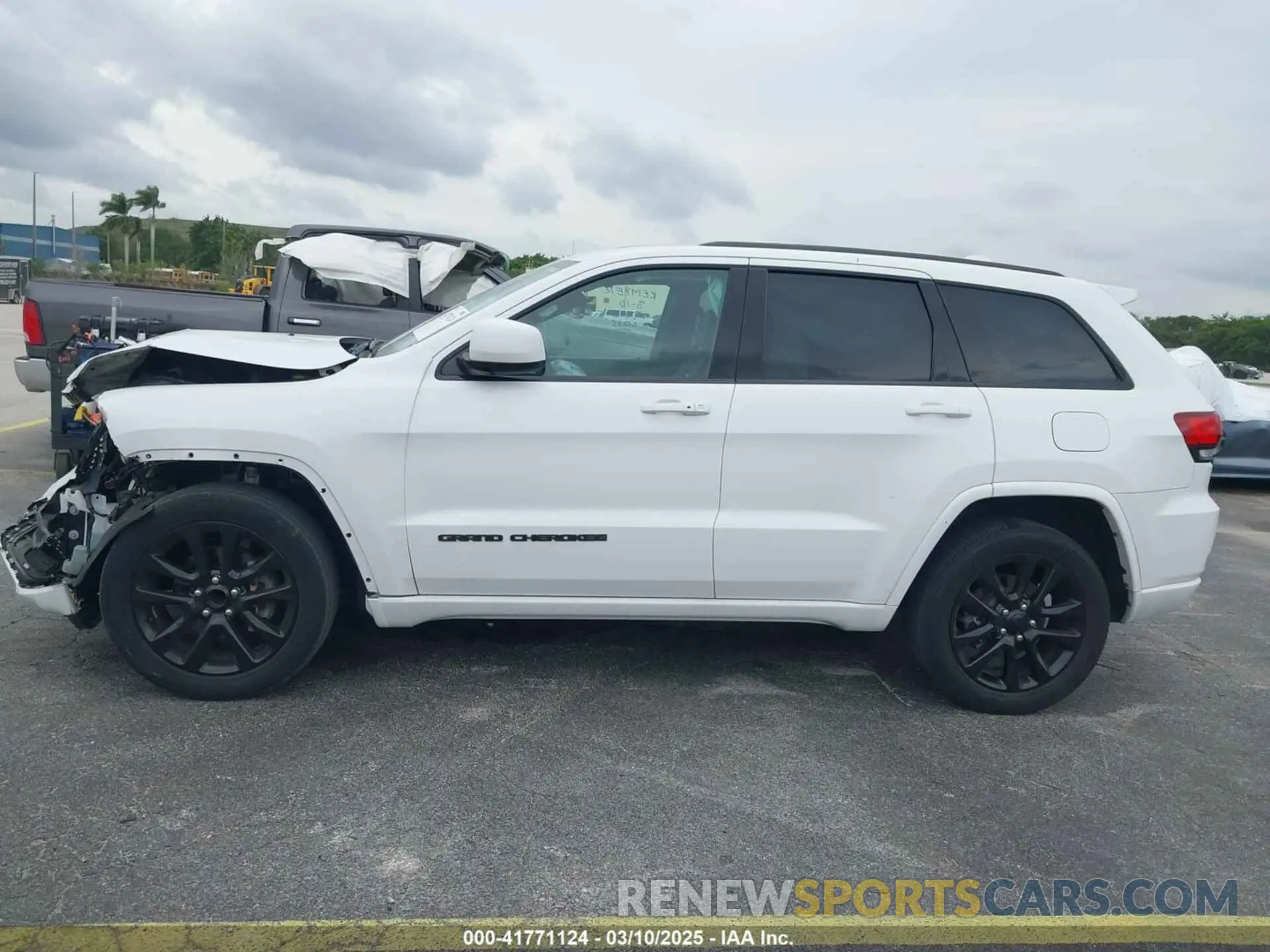 15 Photograph of a damaged car 1C4RJEAG5KC776459 JEEP GRAND CHEROKEE 2019