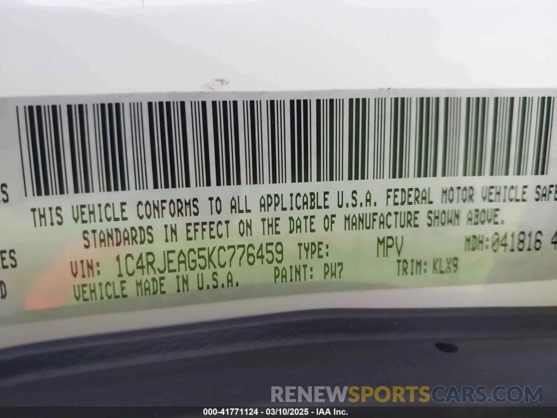 9 Photograph of a damaged car 1C4RJEAG5KC776459 JEEP GRAND CHEROKEE 2019