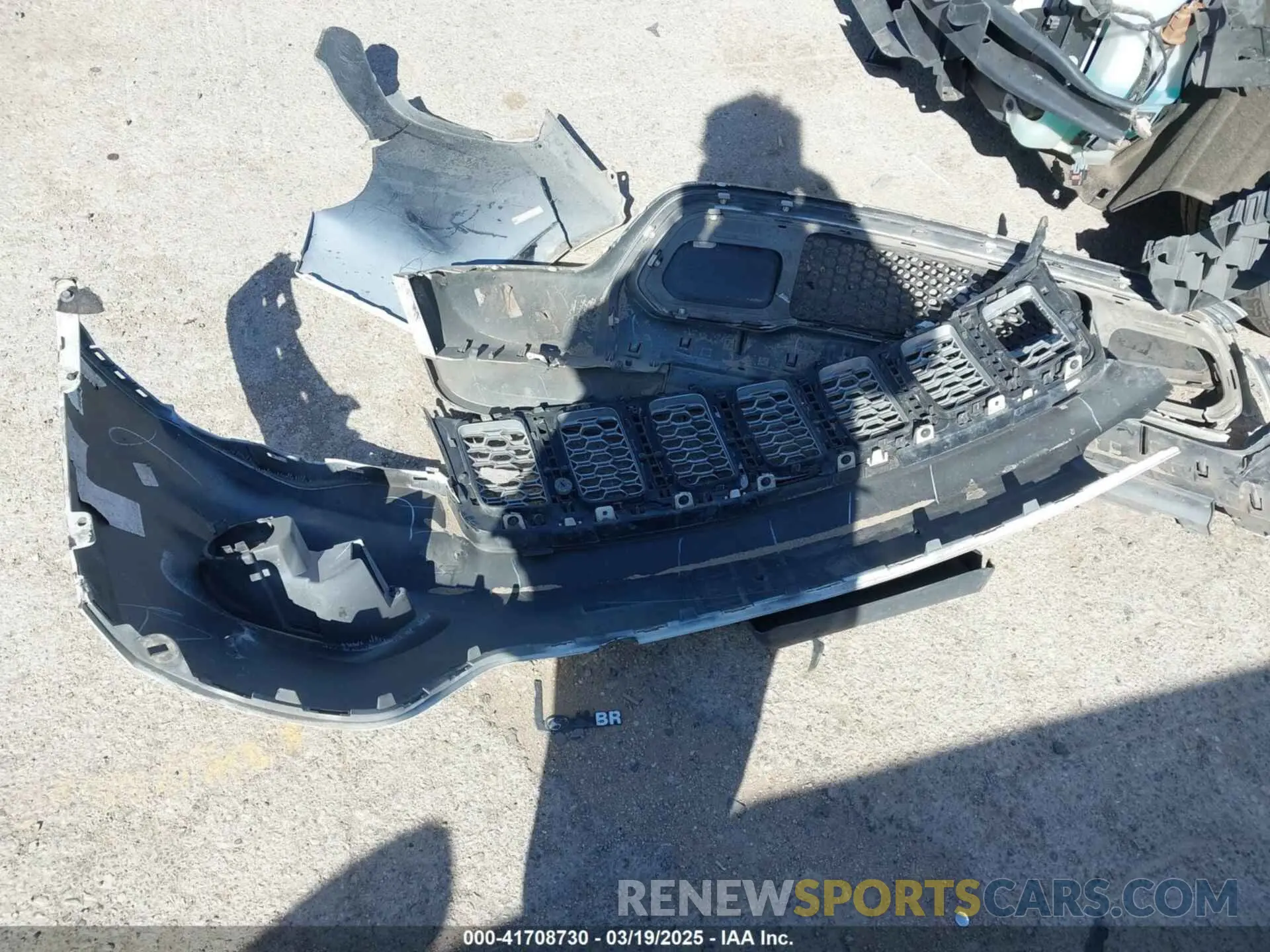 11 Photograph of a damaged car 1C4RJEAG5KC819682 JEEP GRAND CHEROKEE 2019