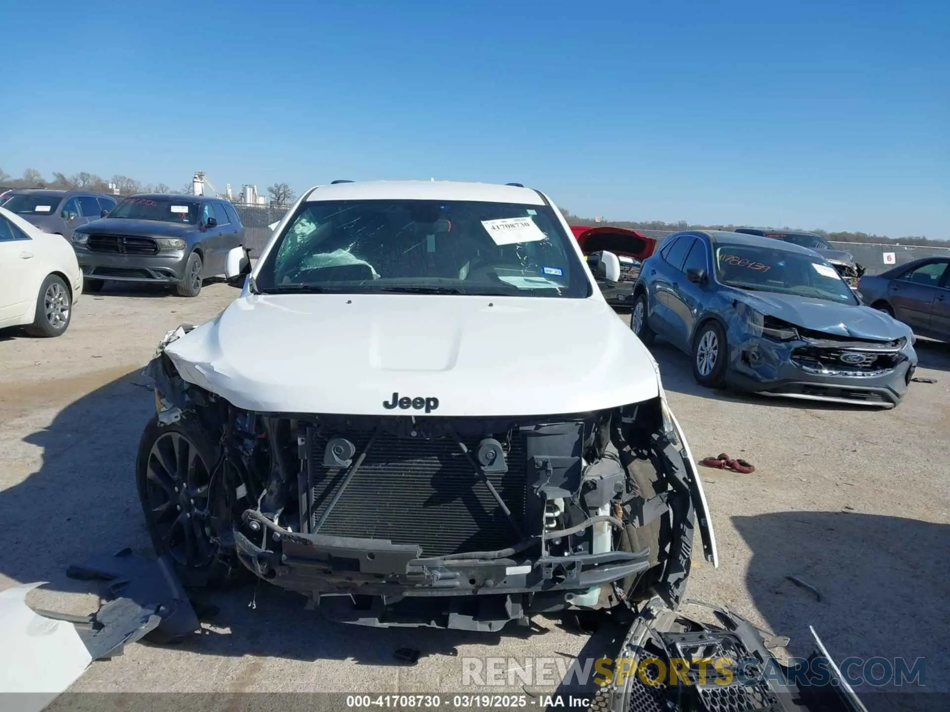 12 Photograph of a damaged car 1C4RJEAG5KC819682 JEEP GRAND CHEROKEE 2019