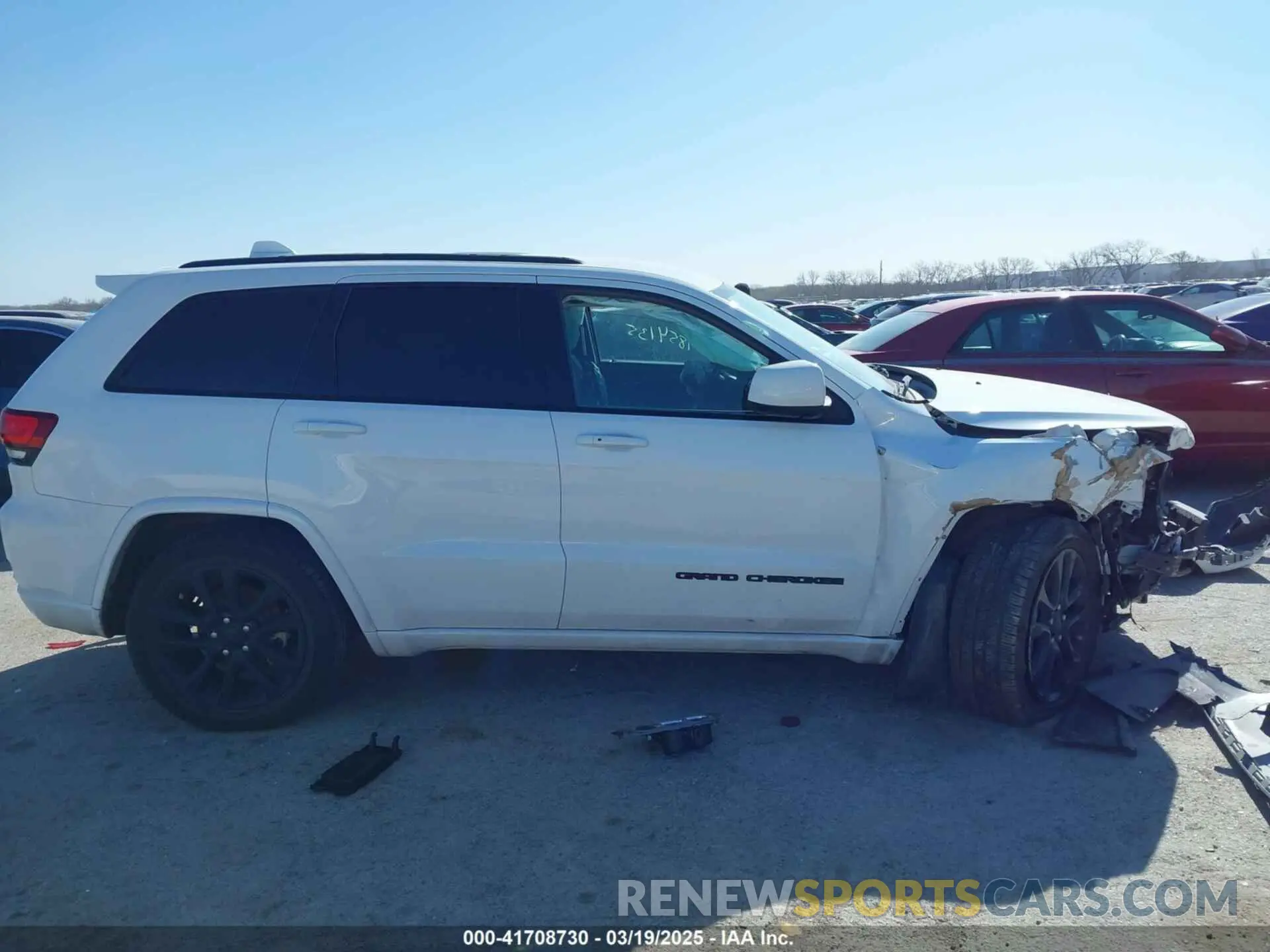 13 Photograph of a damaged car 1C4RJEAG5KC819682 JEEP GRAND CHEROKEE 2019