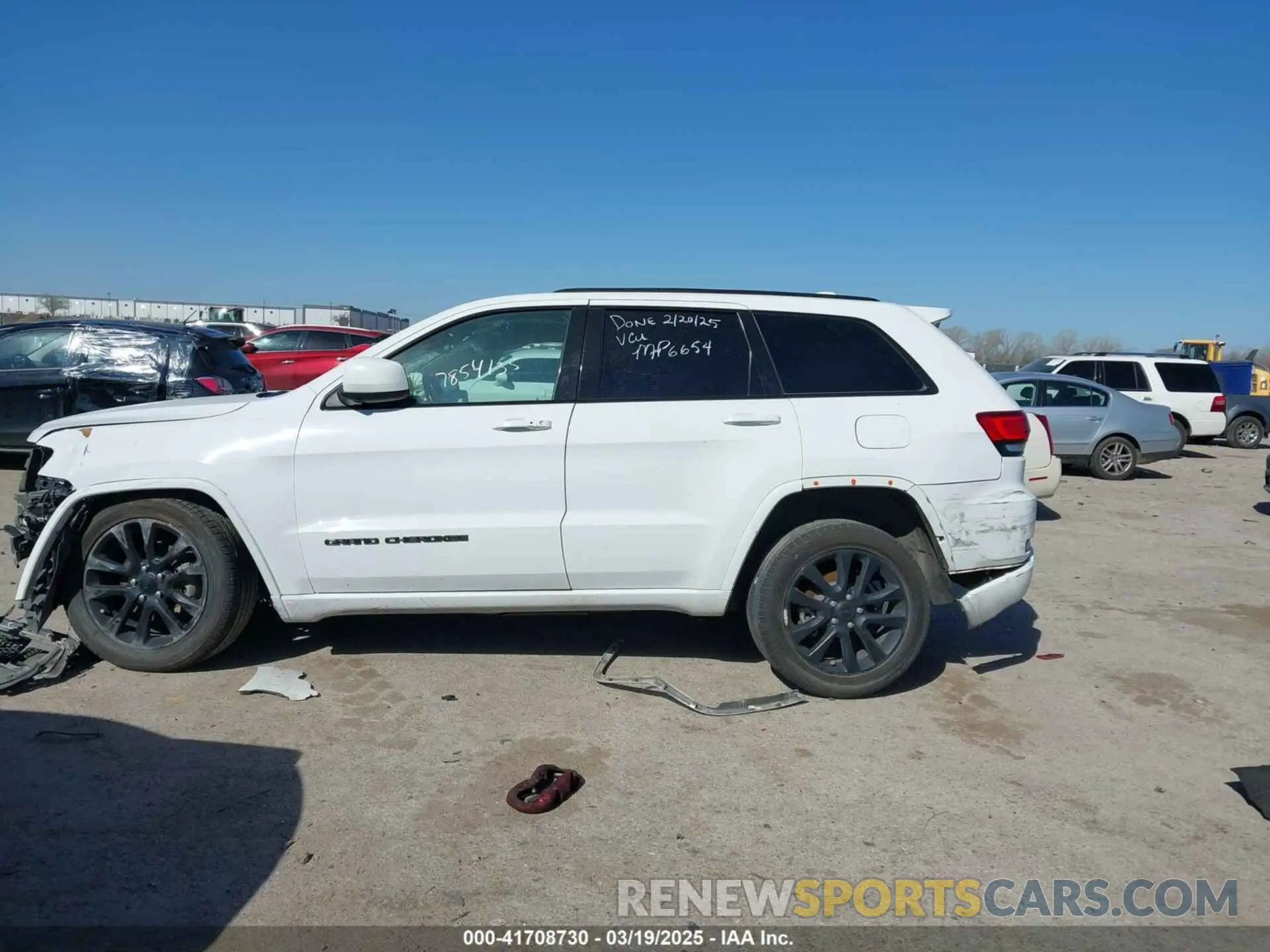 14 Photograph of a damaged car 1C4RJEAG5KC819682 JEEP GRAND CHEROKEE 2019