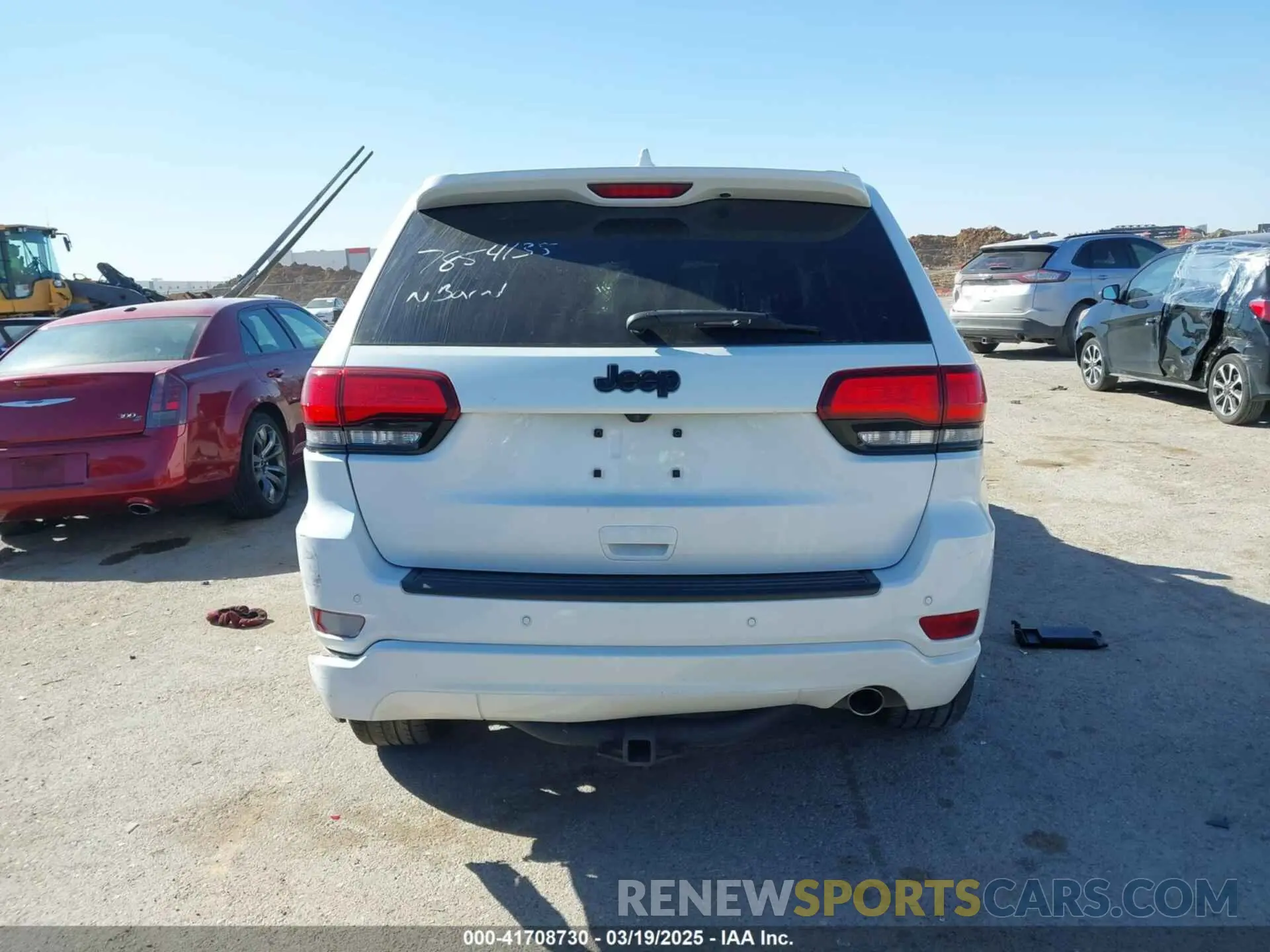 16 Photograph of a damaged car 1C4RJEAG5KC819682 JEEP GRAND CHEROKEE 2019