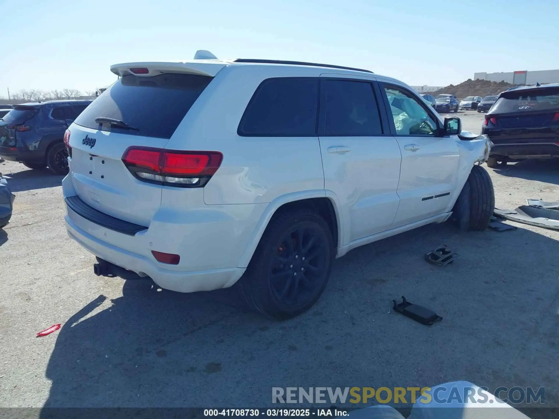 4 Photograph of a damaged car 1C4RJEAG5KC819682 JEEP GRAND CHEROKEE 2019