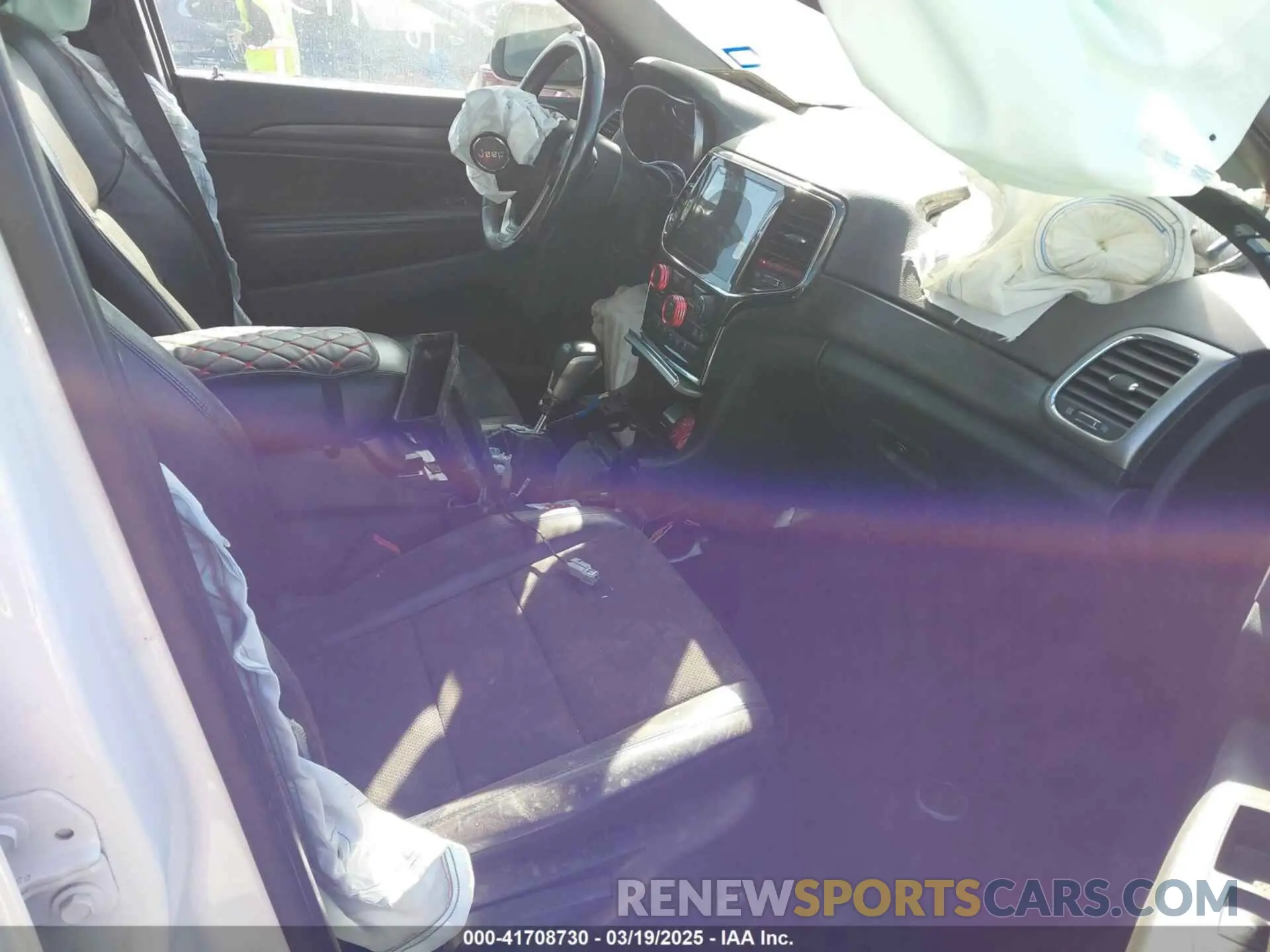 5 Photograph of a damaged car 1C4RJEAG5KC819682 JEEP GRAND CHEROKEE 2019