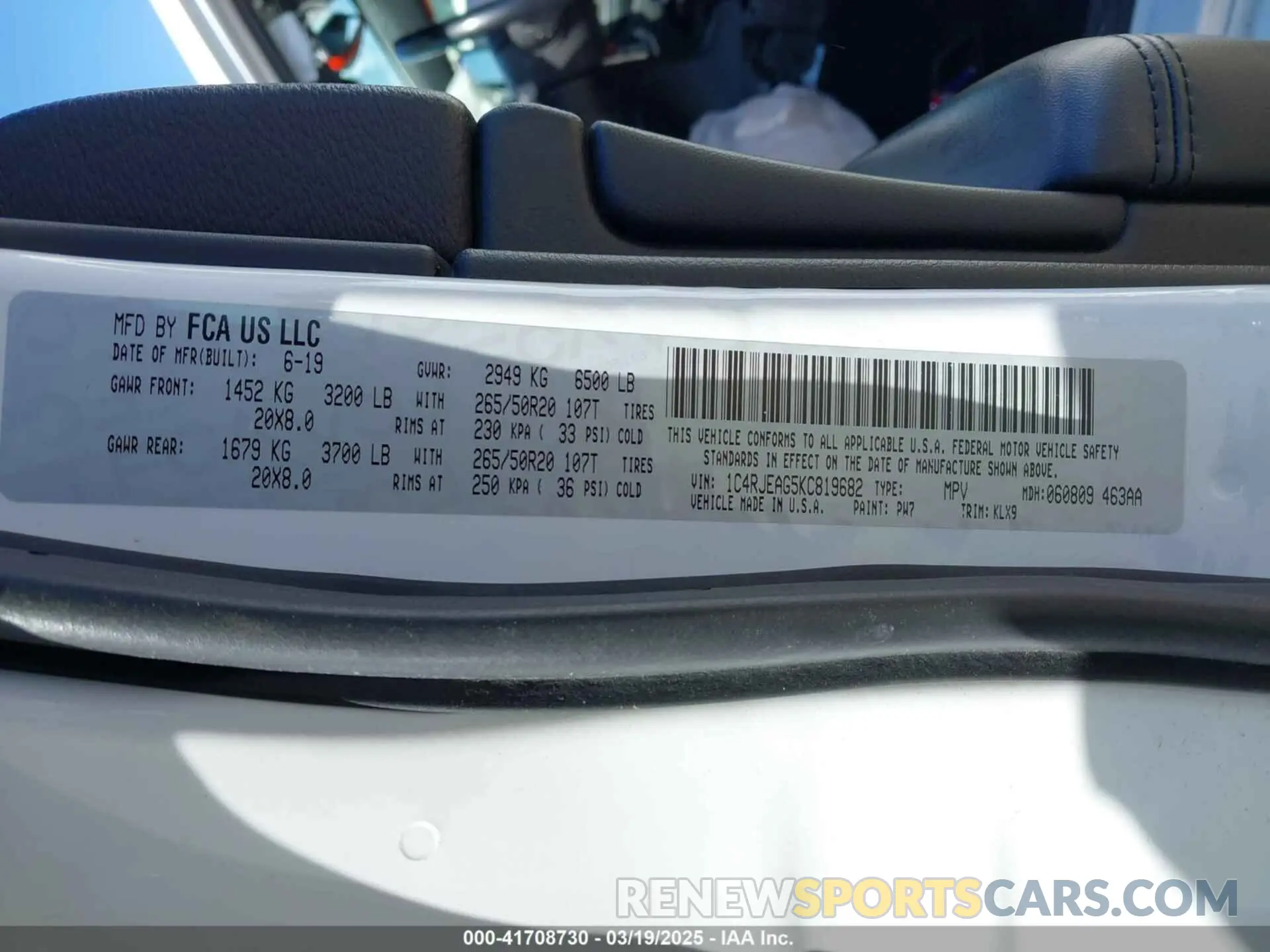 9 Photograph of a damaged car 1C4RJEAG5KC819682 JEEP GRAND CHEROKEE 2019