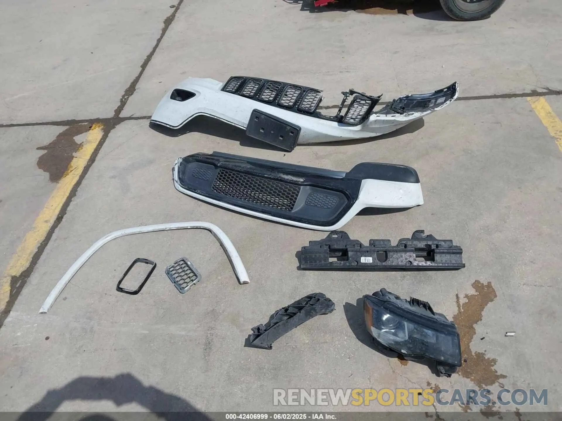 11 Photograph of a damaged car 1C4RJEAG6KC572544 JEEP GRAND CHEROKEE 2019