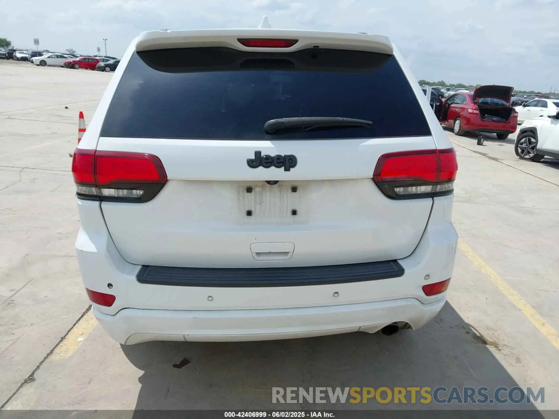 16 Photograph of a damaged car 1C4RJEAG6KC572544 JEEP GRAND CHEROKEE 2019
