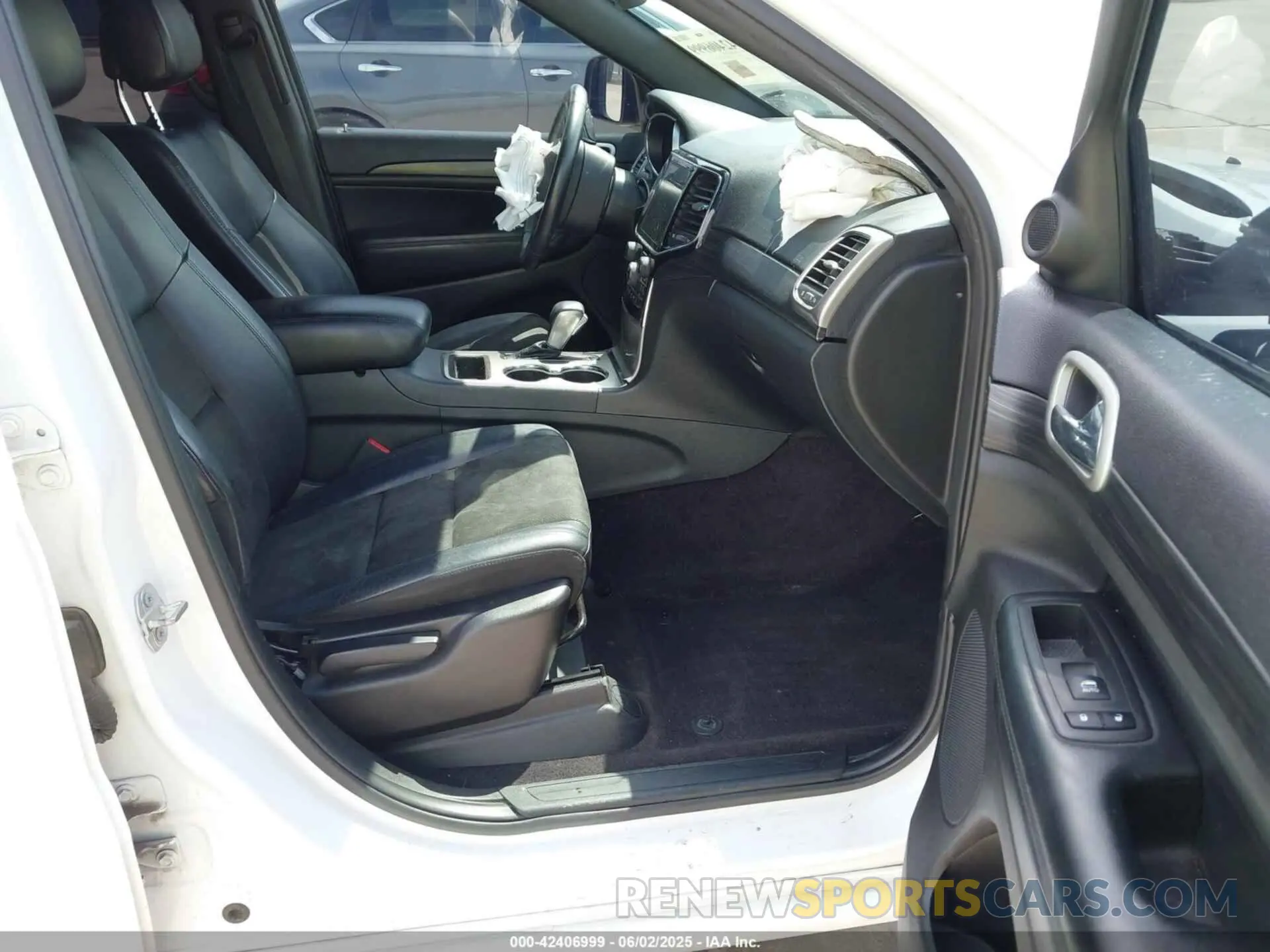 5 Photograph of a damaged car 1C4RJEAG6KC572544 JEEP GRAND CHEROKEE 2019