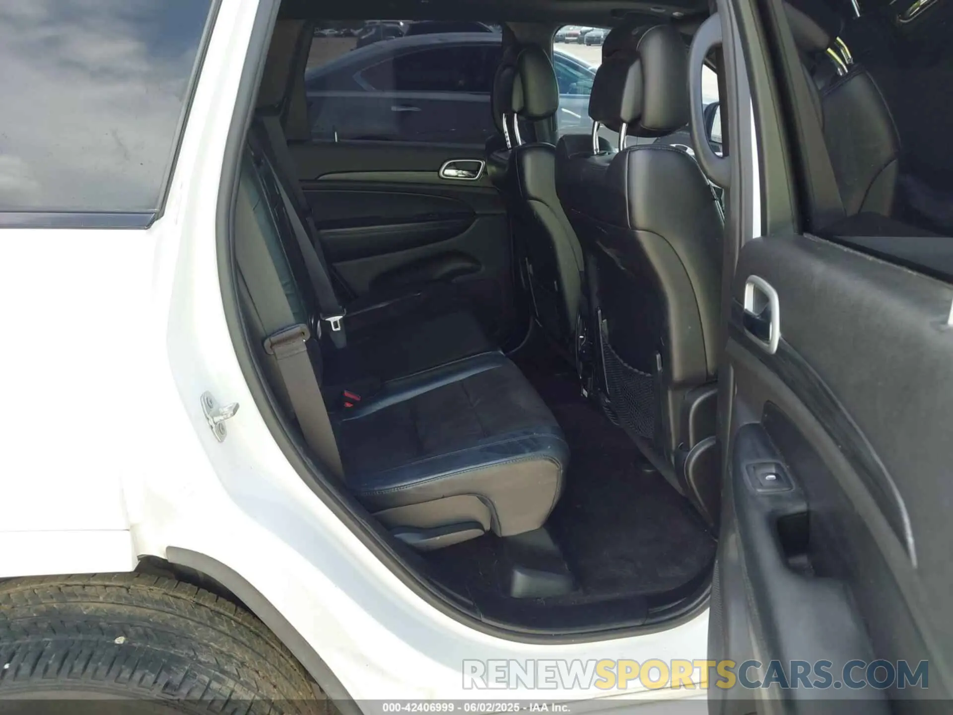 8 Photograph of a damaged car 1C4RJEAG6KC572544 JEEP GRAND CHEROKEE 2019