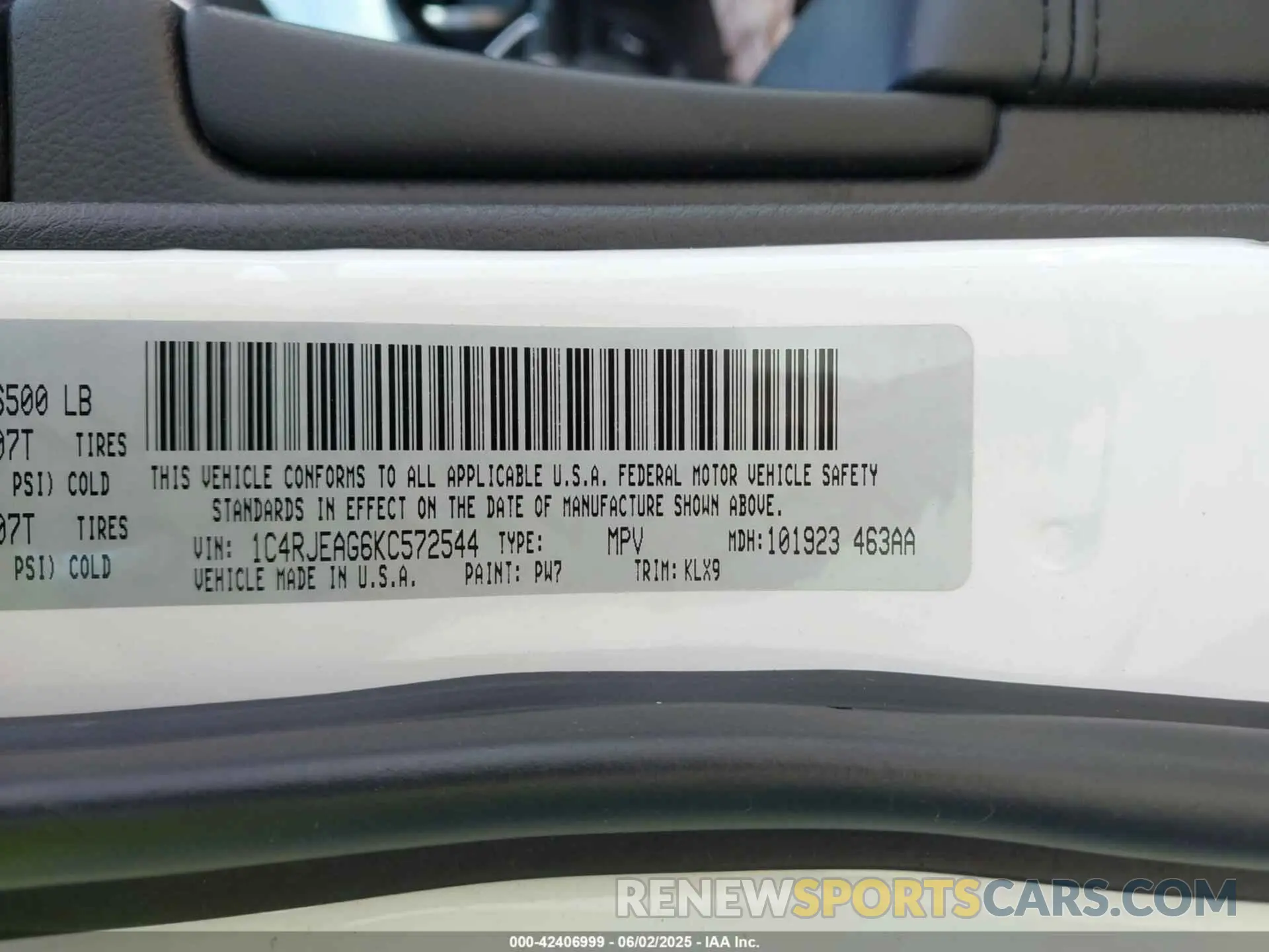 9 Photograph of a damaged car 1C4RJEAG6KC572544 JEEP GRAND CHEROKEE 2019