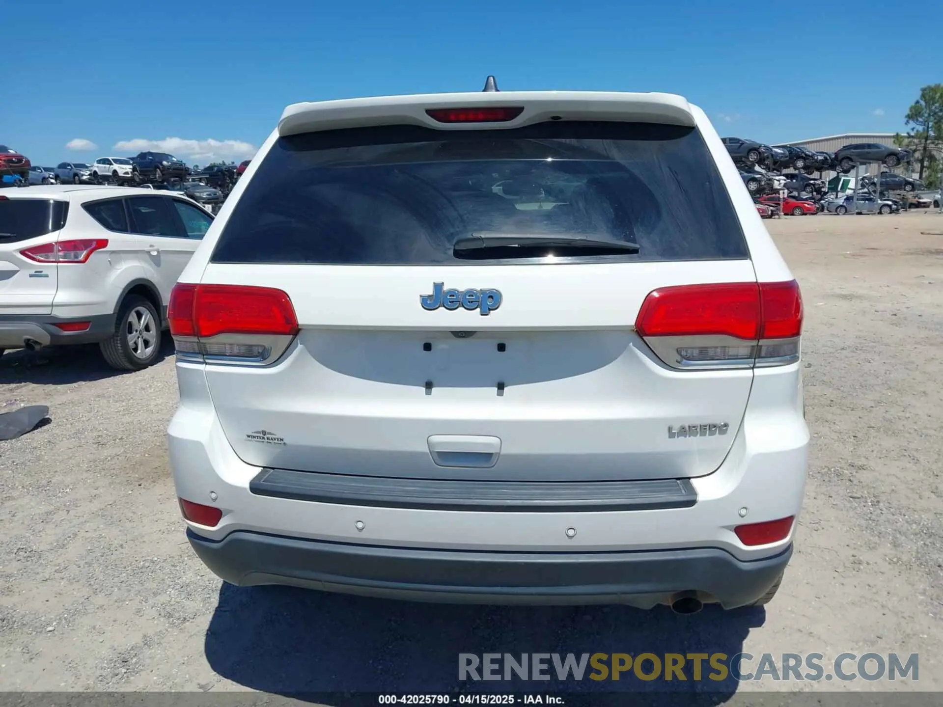 16 Photograph of a damaged car 1C4RJEAG6KC850892 JEEP GRAND CHEROKEE 2019