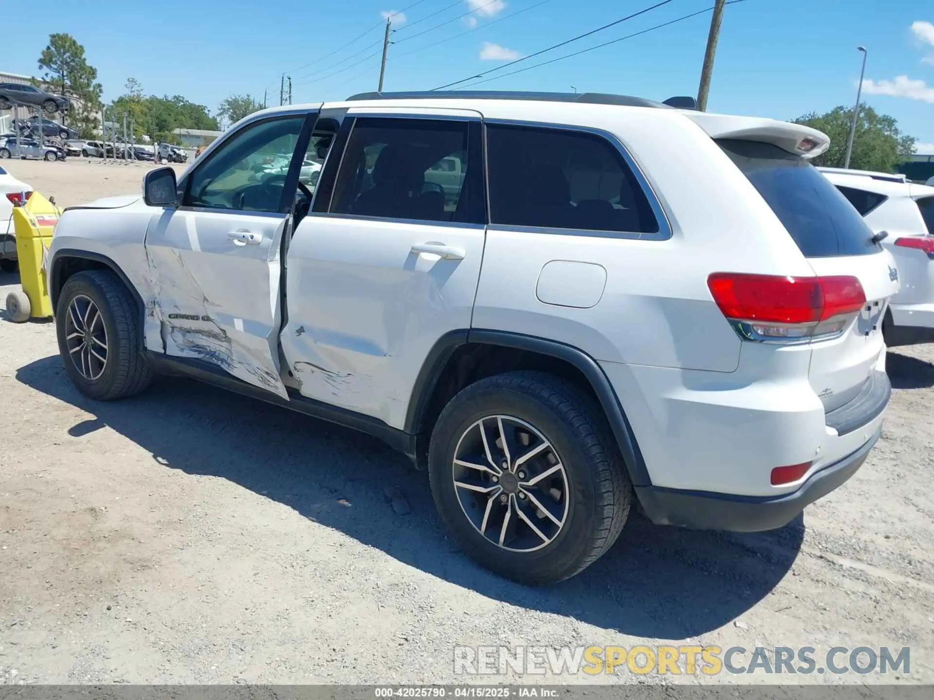 3 Photograph of a damaged car 1C4RJEAG6KC850892 JEEP GRAND CHEROKEE 2019