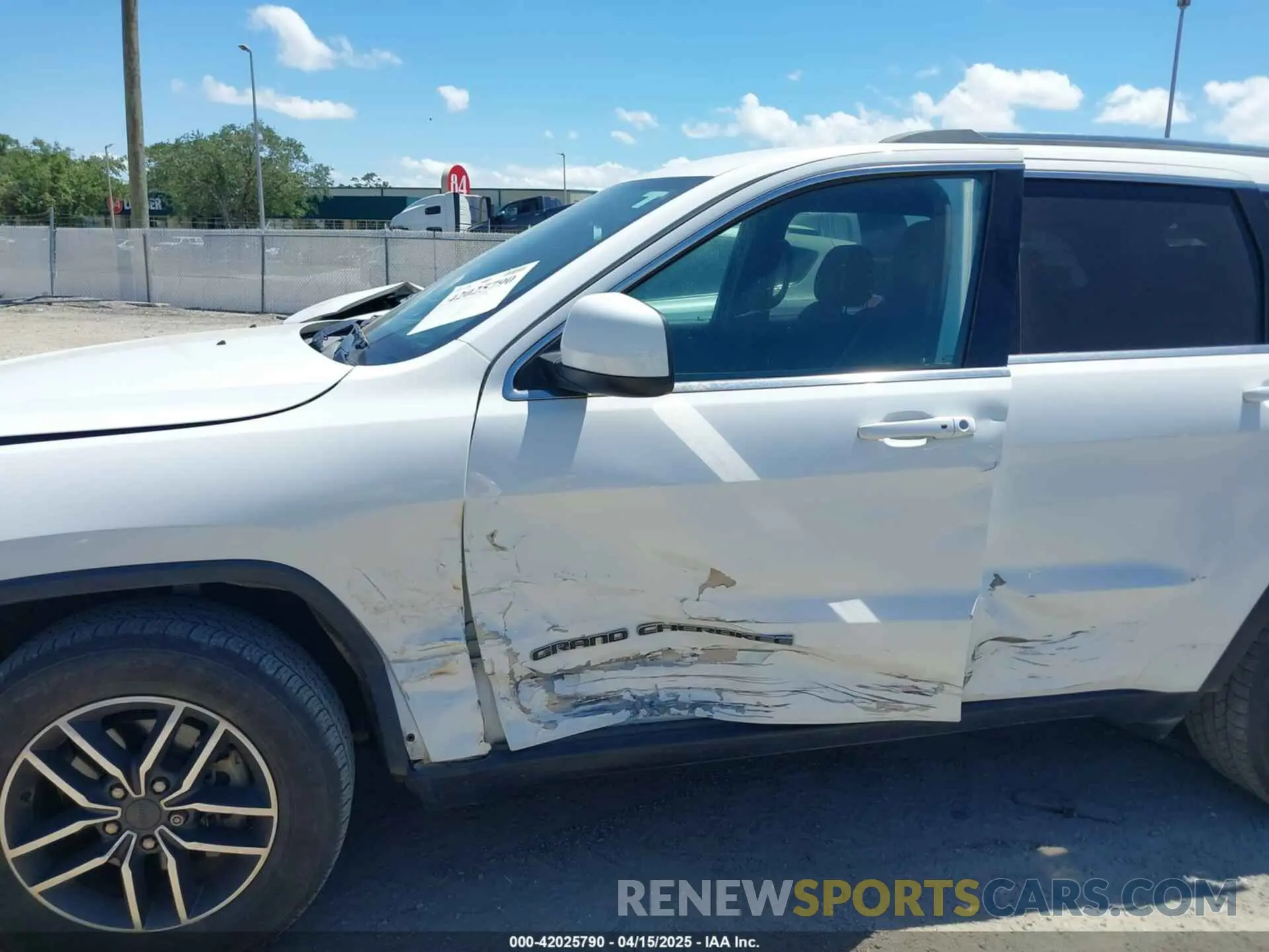6 Photograph of a damaged car 1C4RJEAG6KC850892 JEEP GRAND CHEROKEE 2019