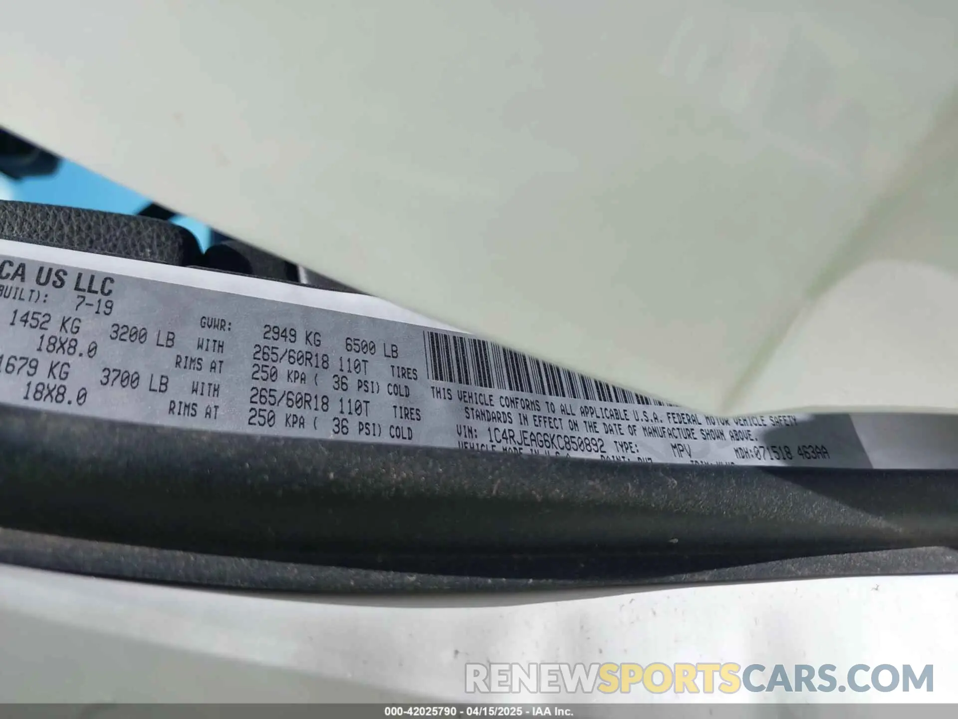 9 Photograph of a damaged car 1C4RJEAG6KC850892 JEEP GRAND CHEROKEE 2019