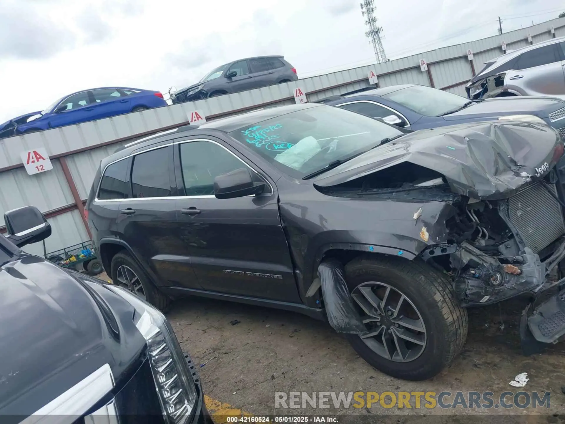 12 Photograph of a damaged car 1C4RJEAG7KC556191 JEEP GRAND CHEROKEE 2019