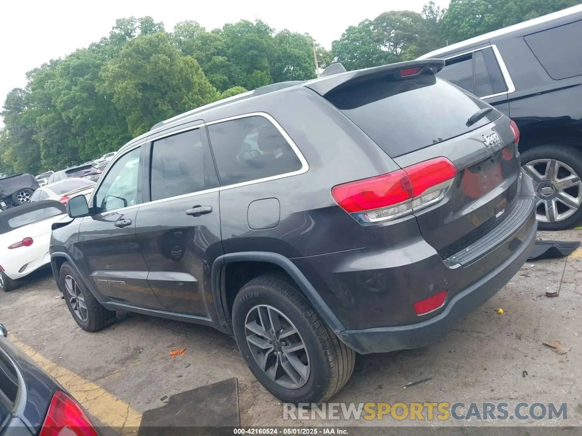 13 Photograph of a damaged car 1C4RJEAG7KC556191 JEEP GRAND CHEROKEE 2019