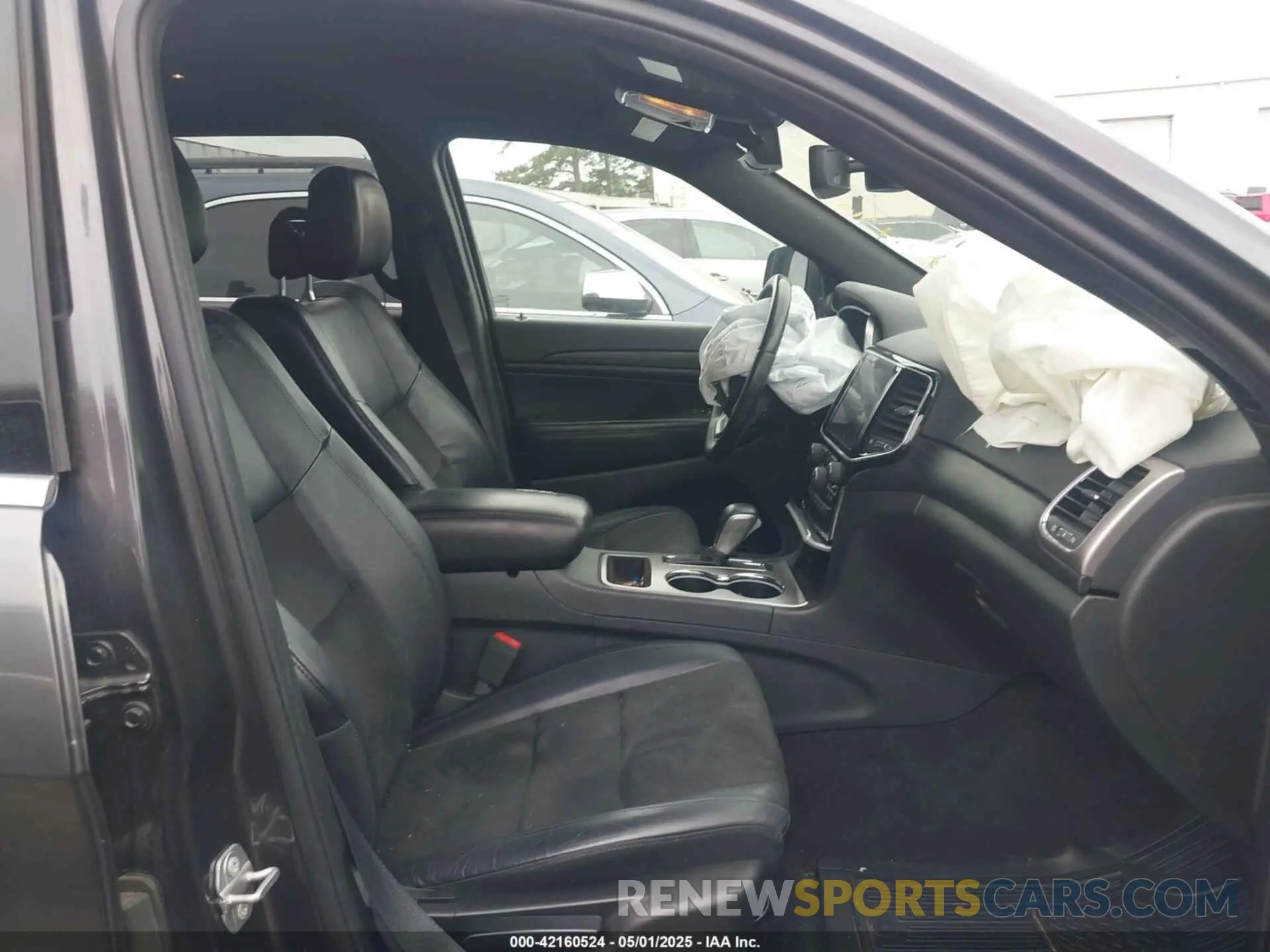5 Photograph of a damaged car 1C4RJEAG7KC556191 JEEP GRAND CHEROKEE 2019