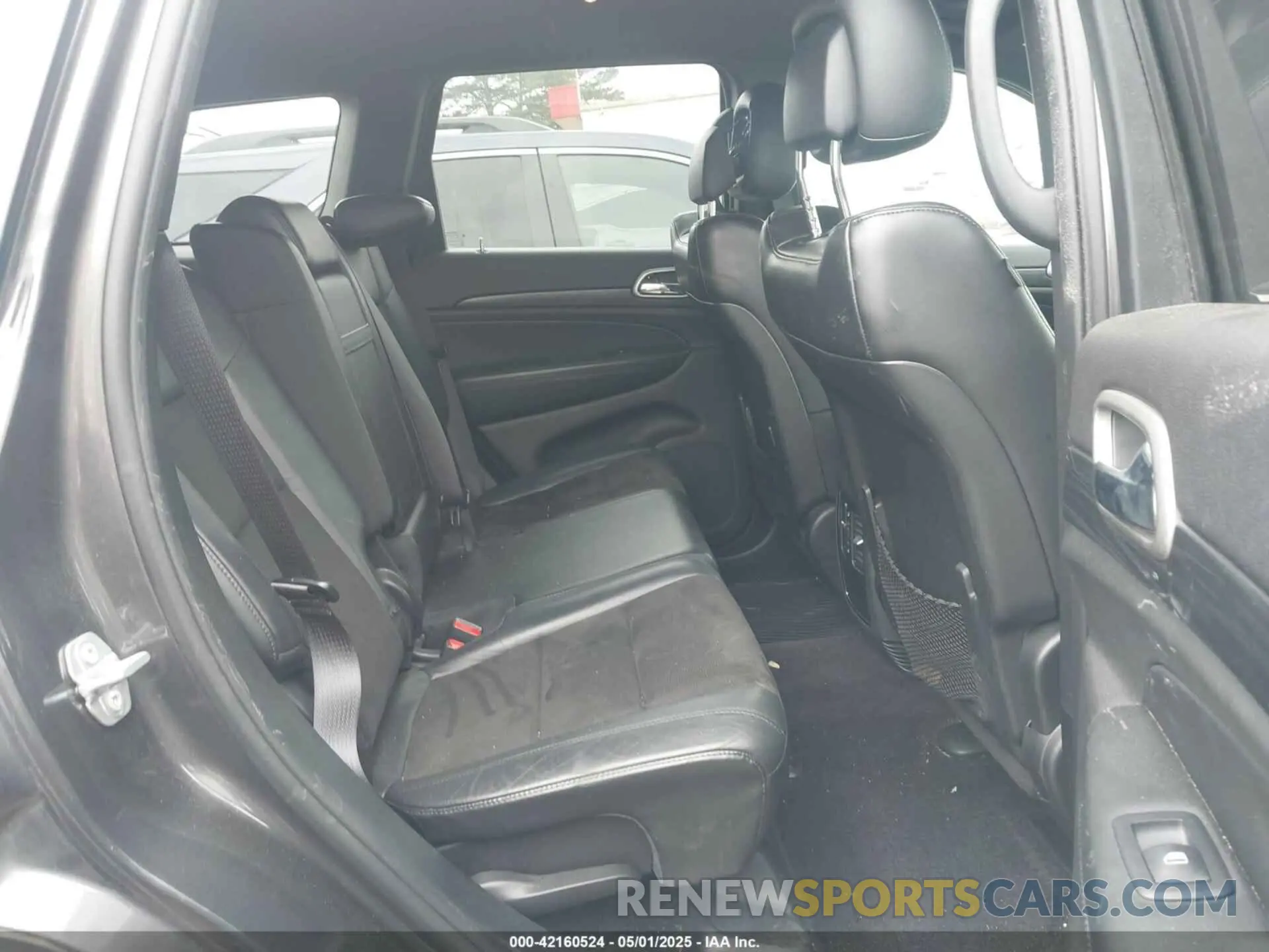 8 Photograph of a damaged car 1C4RJEAG7KC556191 JEEP GRAND CHEROKEE 2019