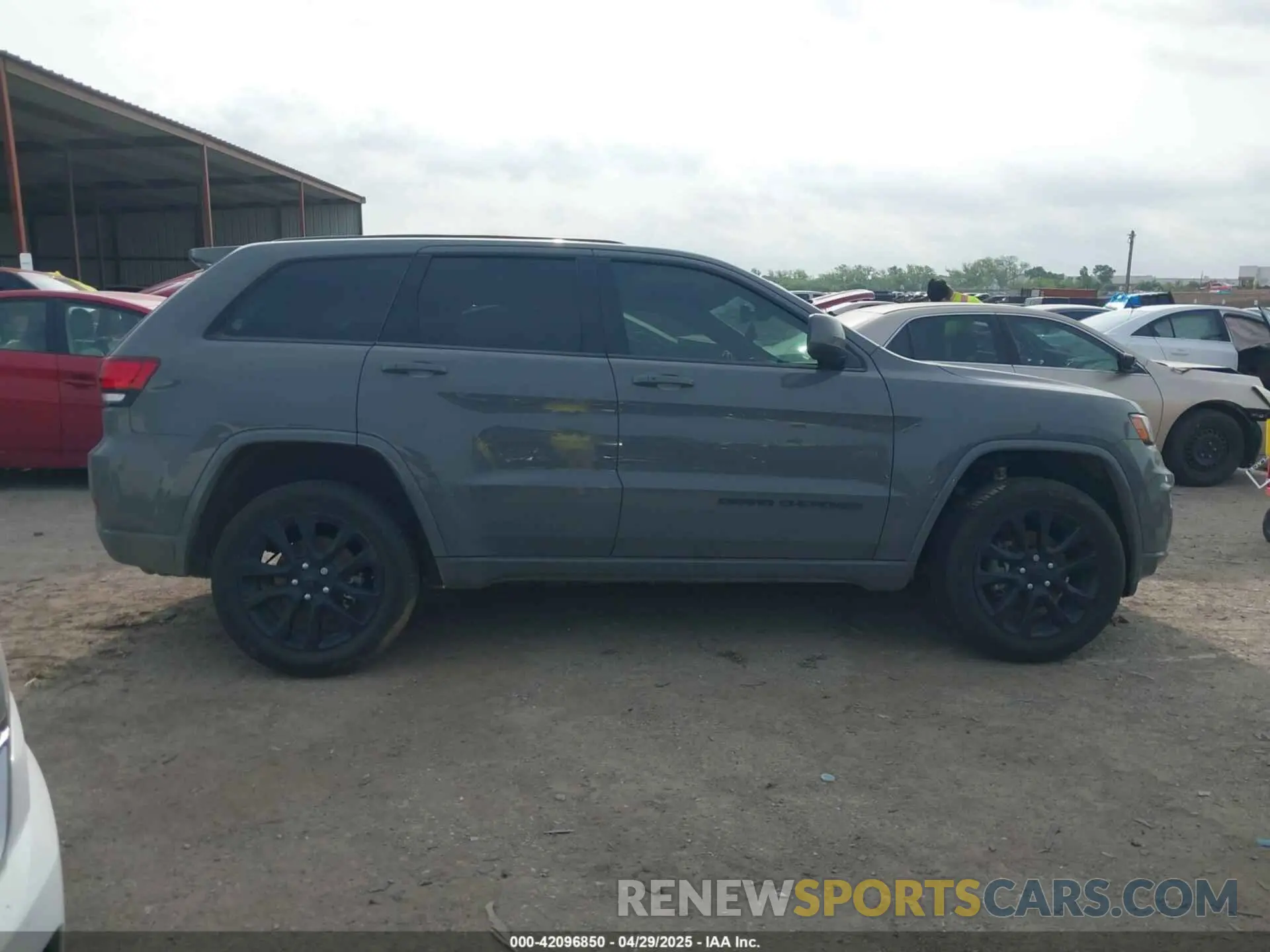 13 Photograph of a damaged car 1C4RJEAG7KC662575 JEEP GRAND CHEROKEE 2019